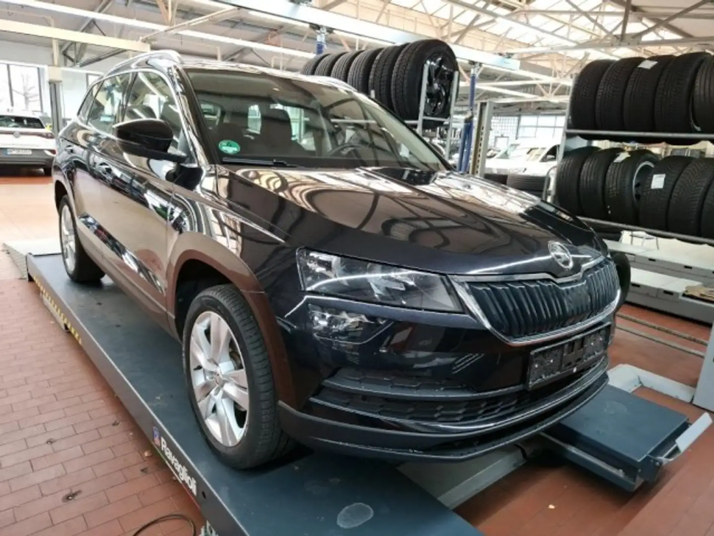 Skoda Karoq Style 1.5 TSI DSG AHK+NAVI+CARPLAY+SHZ Klima Navi Schwarz - 2