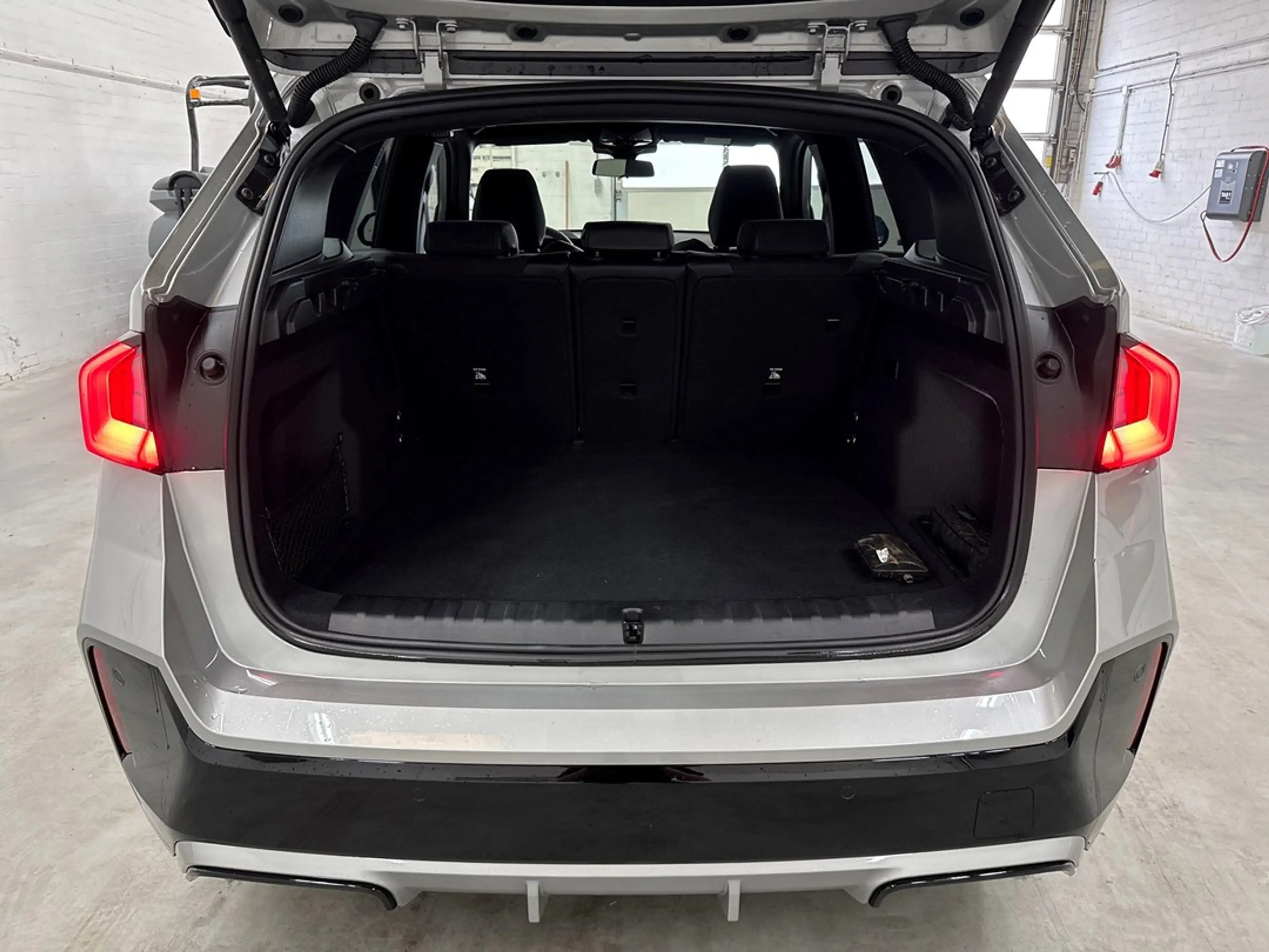 BMW iX1 EDrive20 67 kWh M Sport Edition | Harman Kardon | — photo 9