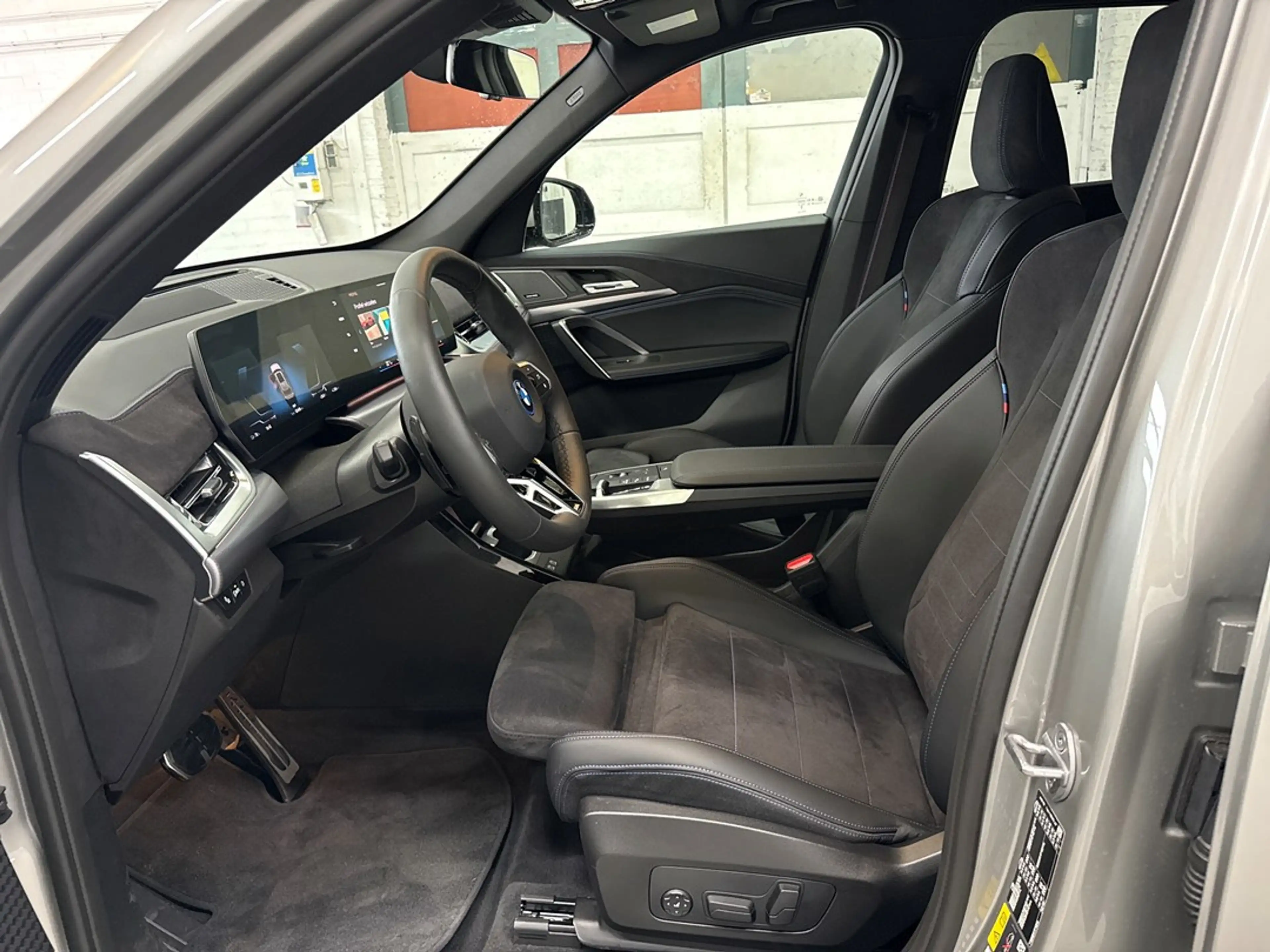 BMW iX1 EDrive20 67 kWh M Sport Edition | Harman Kardon | — photo 12