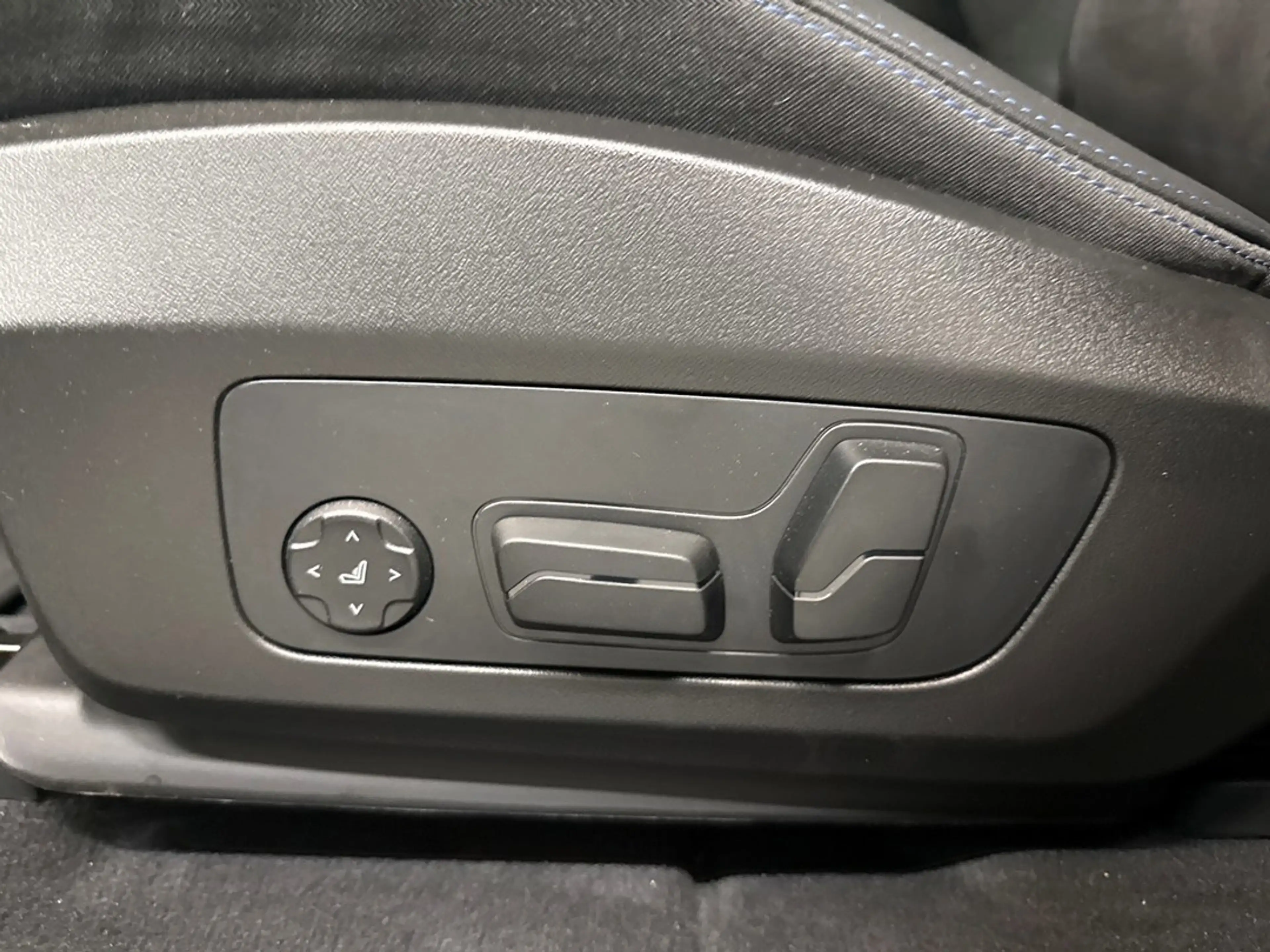 BMW iX1 EDrive20 67 kWh M Sport Edition | Harman Kardon | — photo 13
