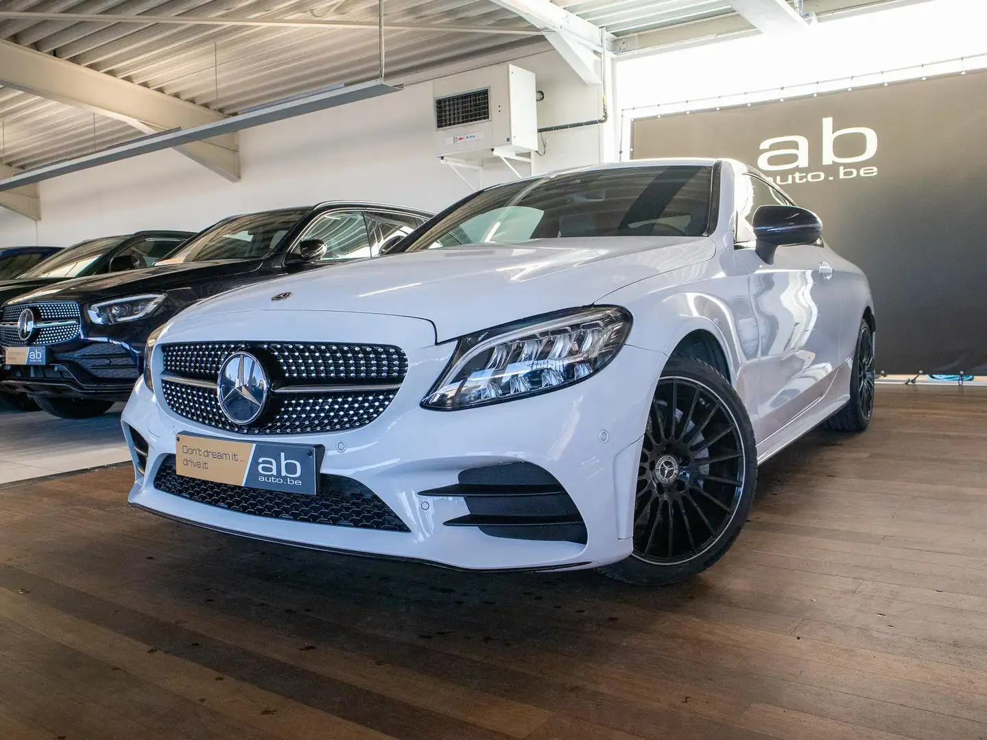 Mercedes-Benz C 180 COUPE, AMG-LINE, CAMERA, CARPLAY, SFEERVERL. Weiß - 1