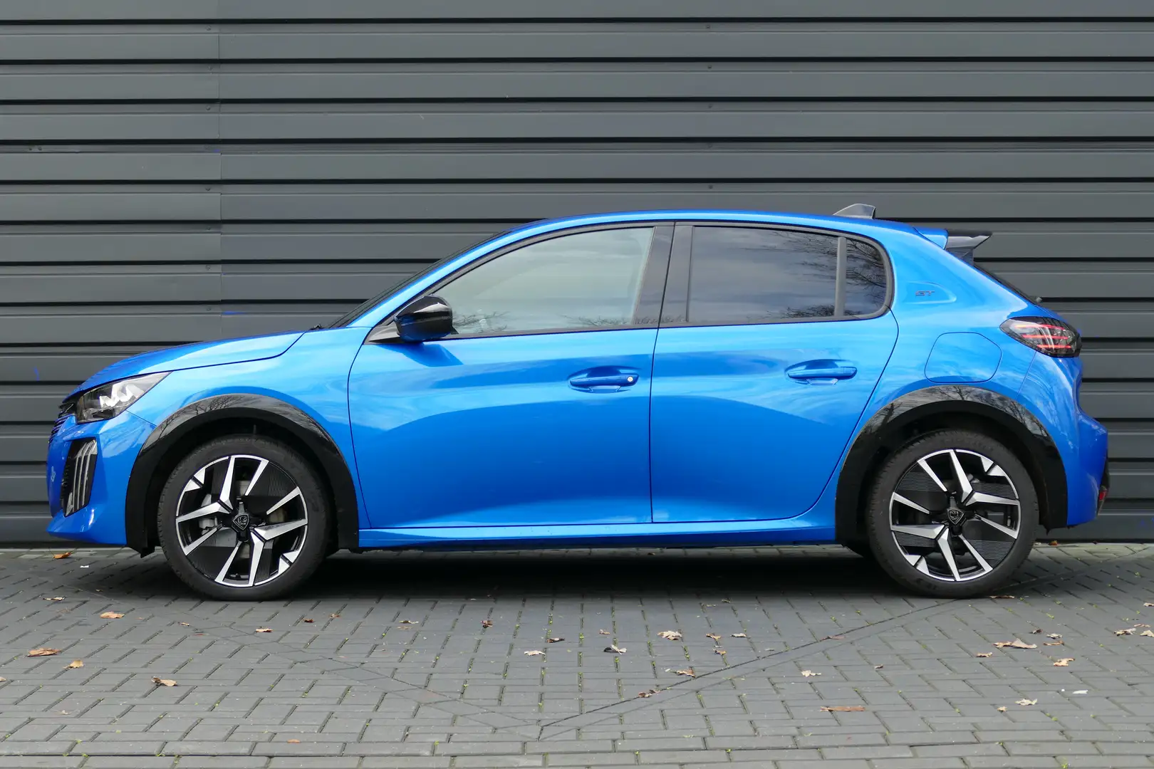 Peugeot 208 HYBRID 100PK 5-DRS GT AUTOMAAT / NAVI / CLIMA / PD Blau - 2