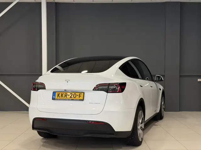Tesla Model Y view 4
