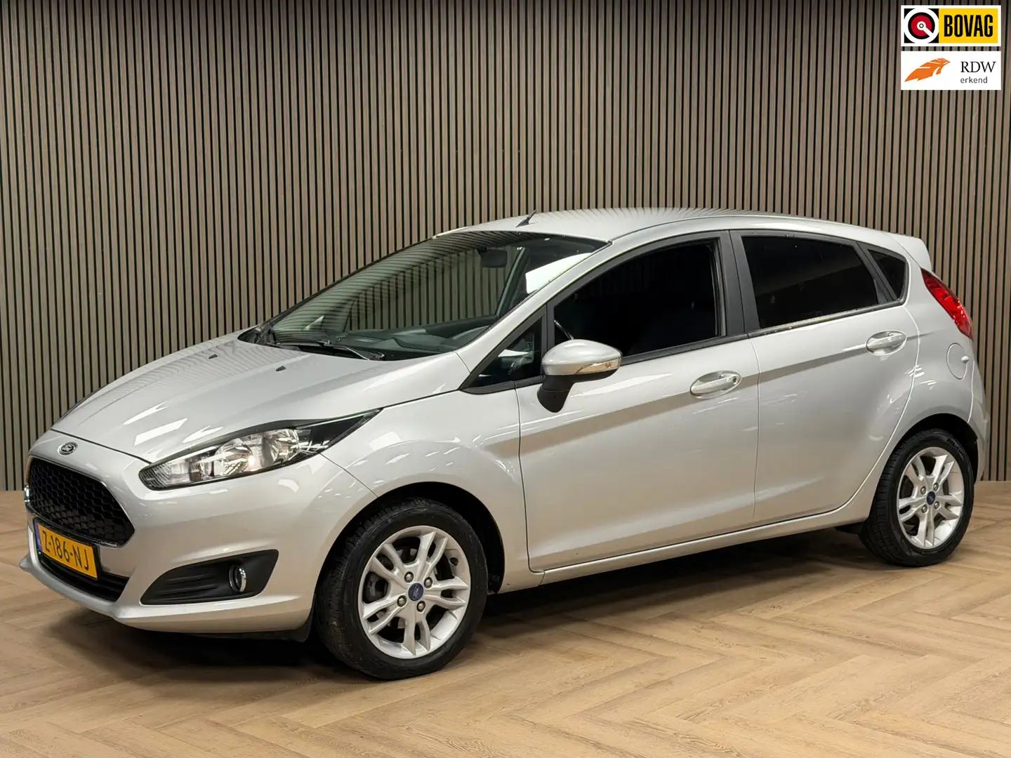 Ford Fiesta 5 Drs 1.25 AIRCO ELEKTR. RAMEN AUX USB Gris - 1