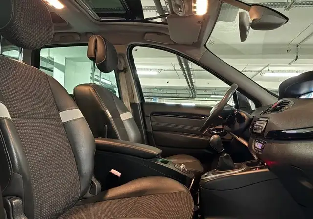 Renault Scenic view 4