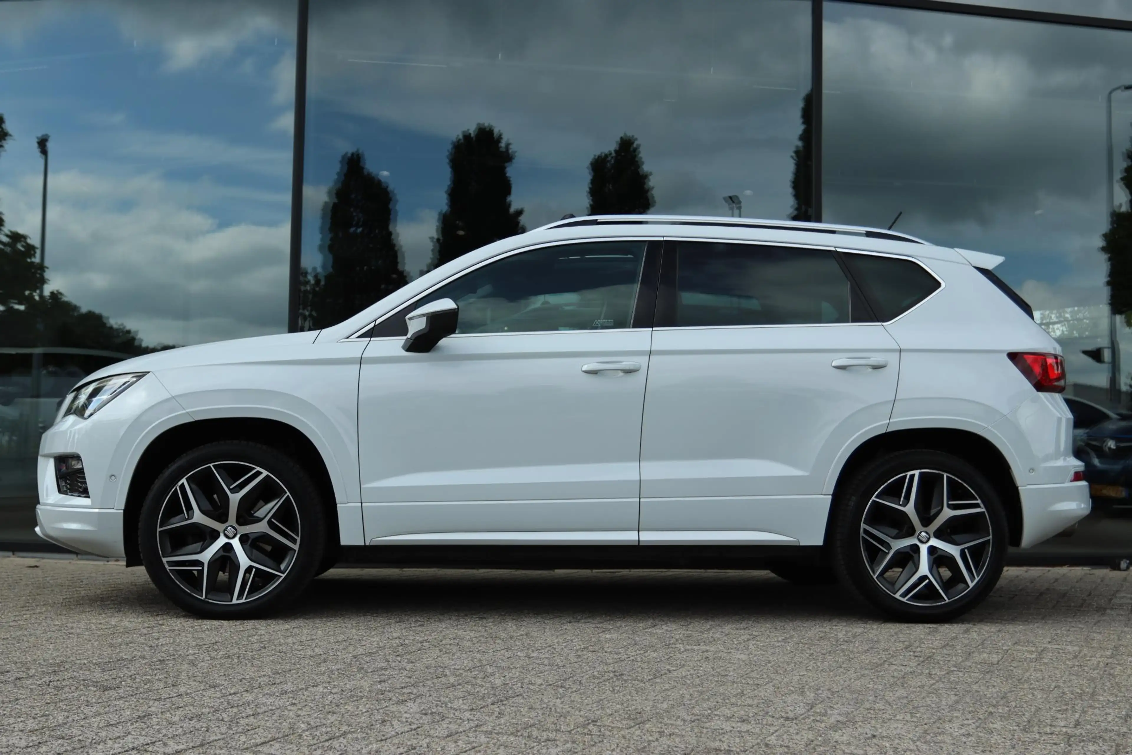 SEAT Ateca 2.0 ECOTSI FR 4DRIVE AUT. | PANO | CARPLAY | 360 C — photo 13