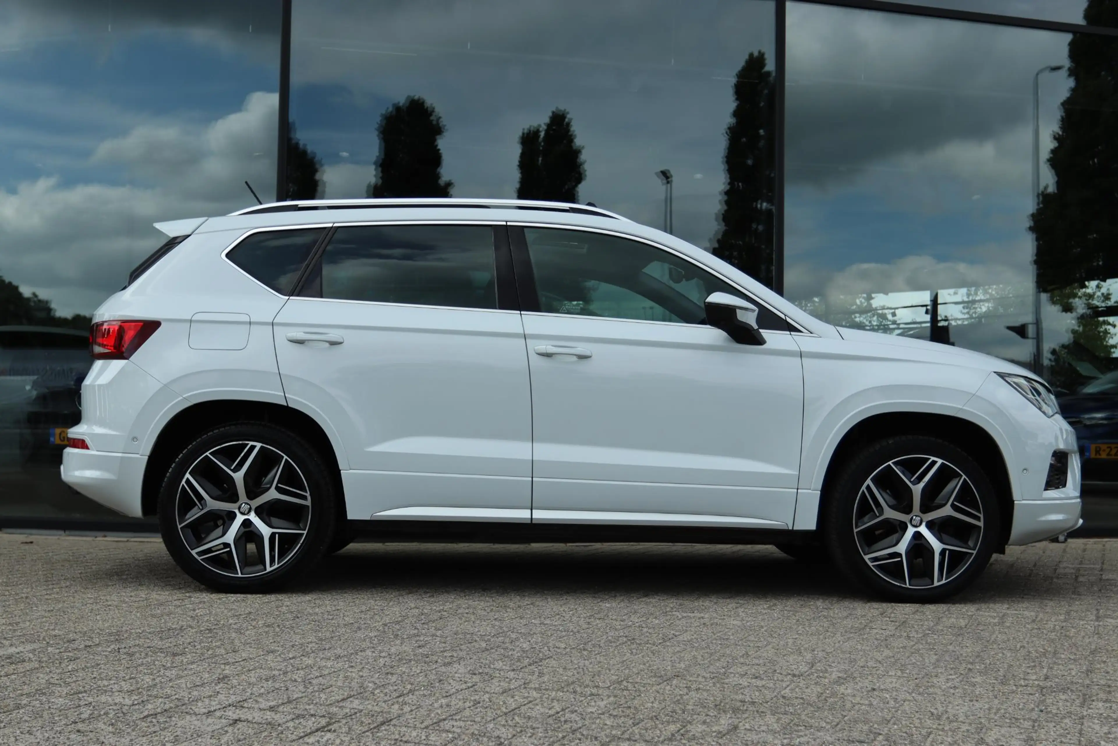 SEAT Ateca 2.0 ECOTSI FR 4DRIVE AUT. | PANO | CARPLAY | 360 C — photo 10