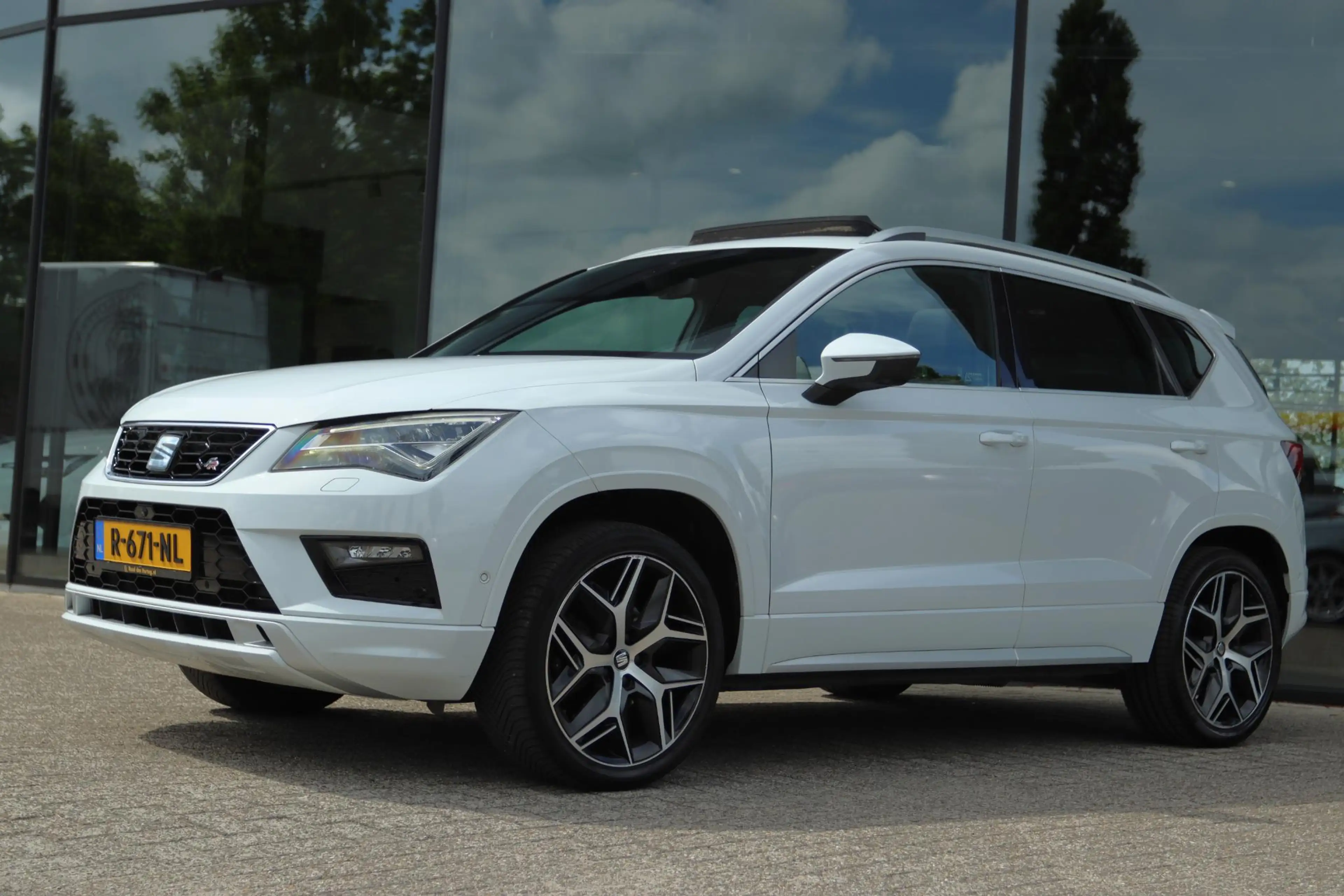 SEAT Ateca 2.0 ECOTSI FR 4DRIVE AUT. | PANO | CARPLAY | 360 C