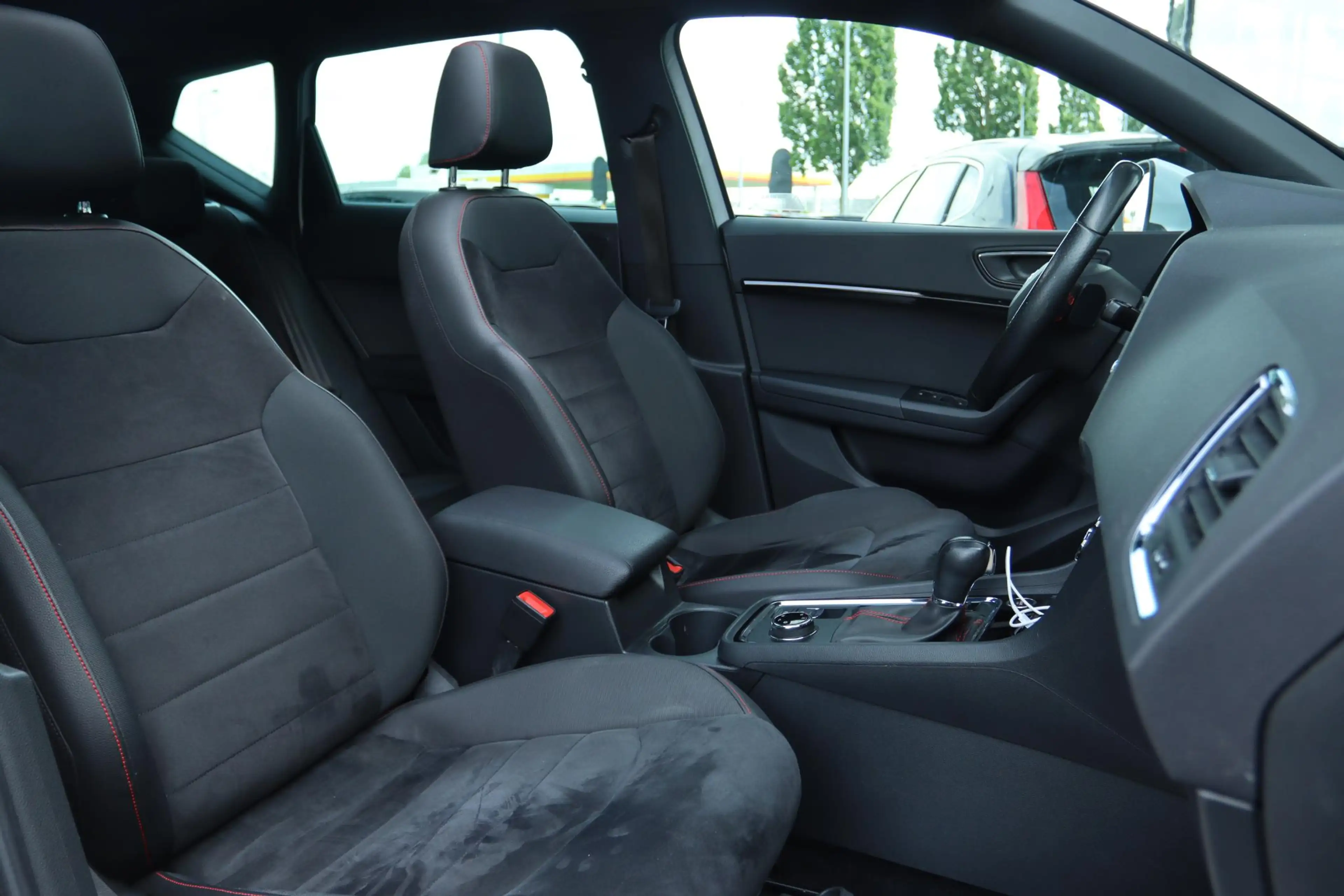 SEAT Ateca 2.0 ECOTSI FR 4DRIVE AUT. | PANO | CARPLAY | 360 C — photo 4