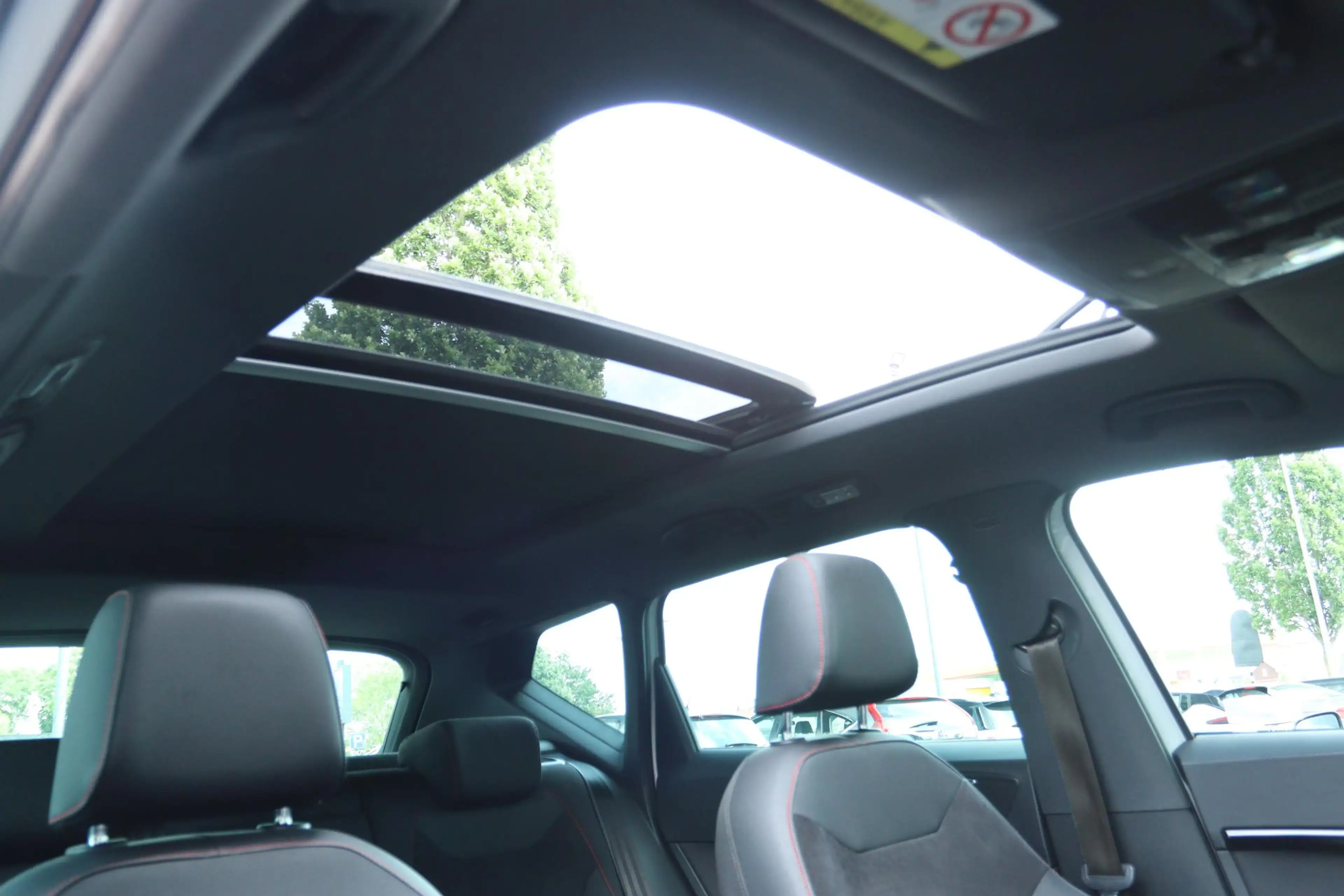 SEAT Ateca 2.0 ECOTSI FR 4DRIVE AUT. | PANO | CARPLAY | 360 C — photo 5