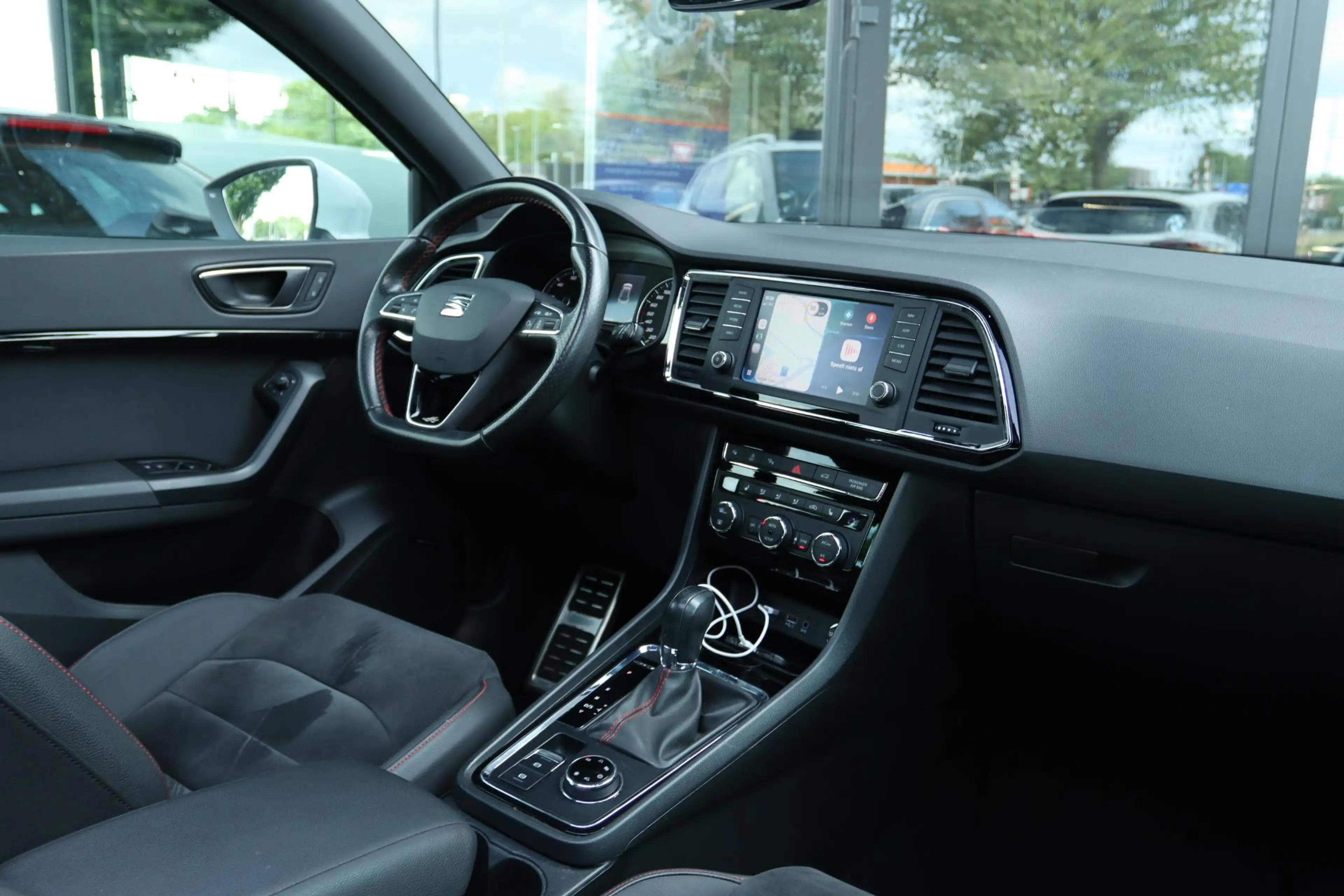 SEAT Ateca 2.0 ECOTSI FR 4DRIVE AUT. | PANO | CARPLAY | 360 C — photo 8