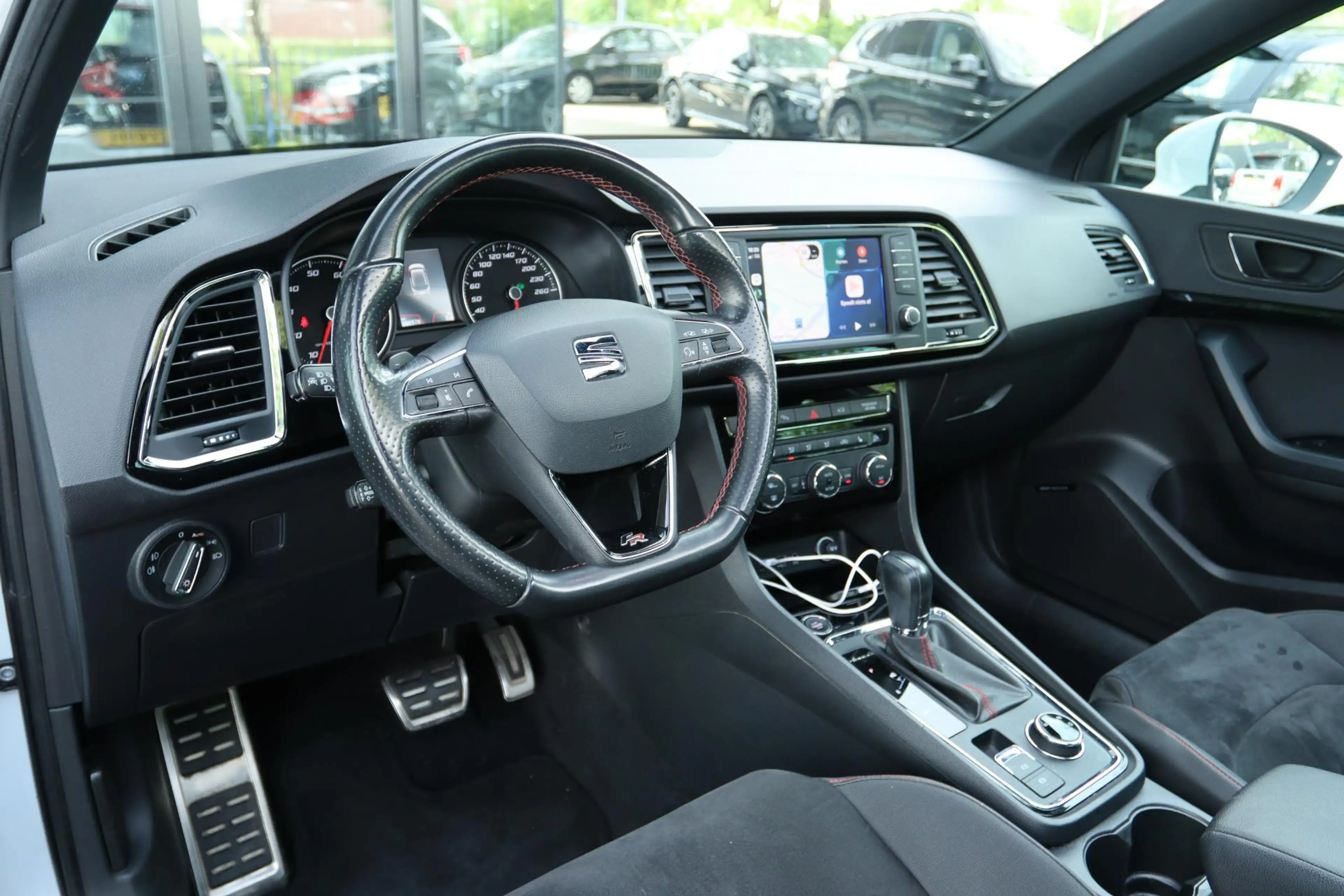 SEAT Ateca 2.0 ECOTSI FR 4DRIVE AUT. | PANO | CARPLAY | 360 C — photo 3