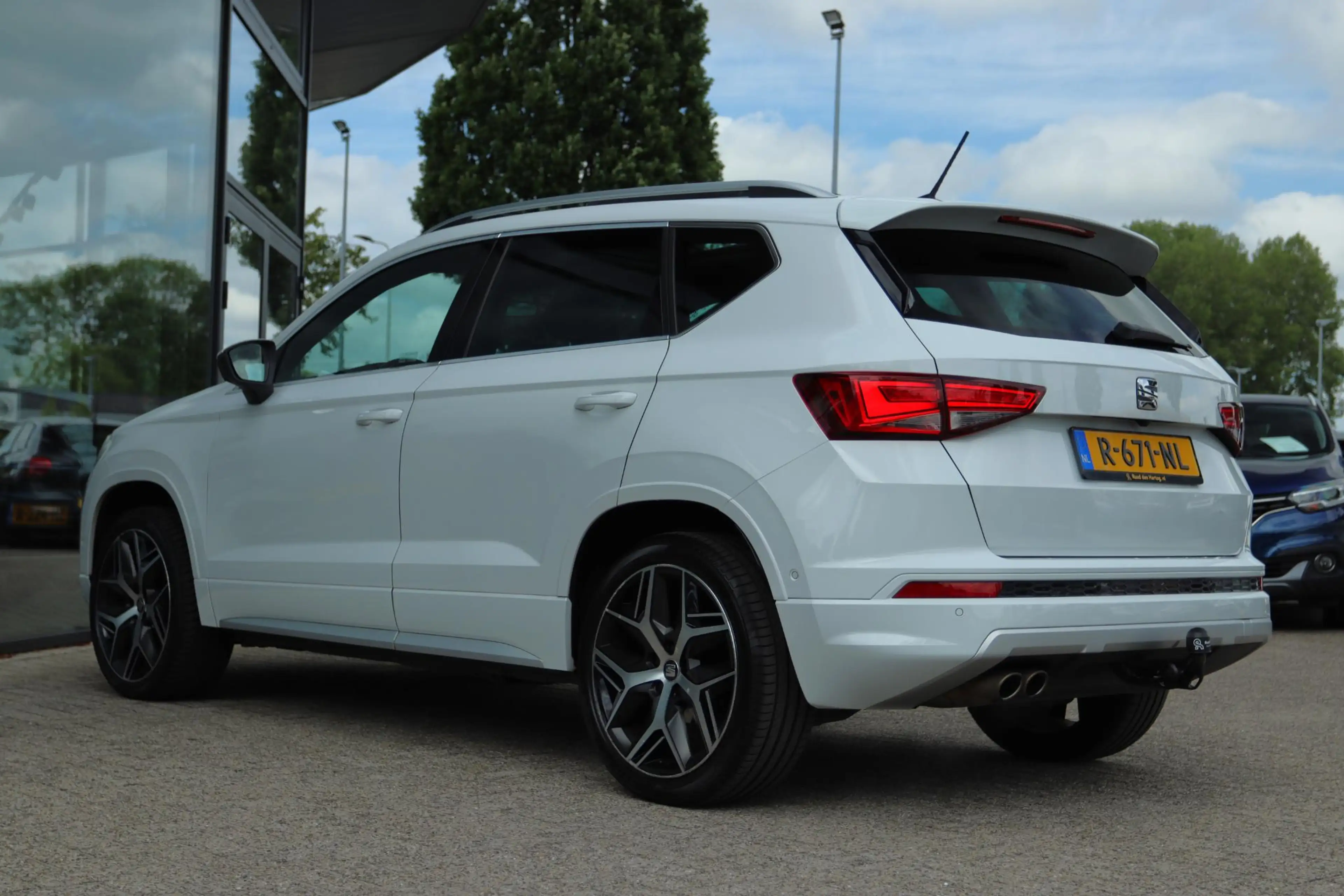 SEAT Ateca 2.0 ECOTSI FR 4DRIVE AUT. | PANO | CARPLAY | 360 C — photo 12