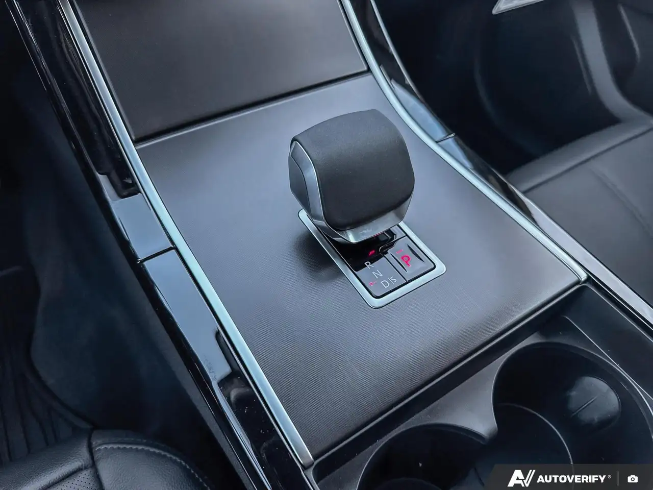 Land Rover Range Rover Velar снимка Land Rover Range Rover Velar