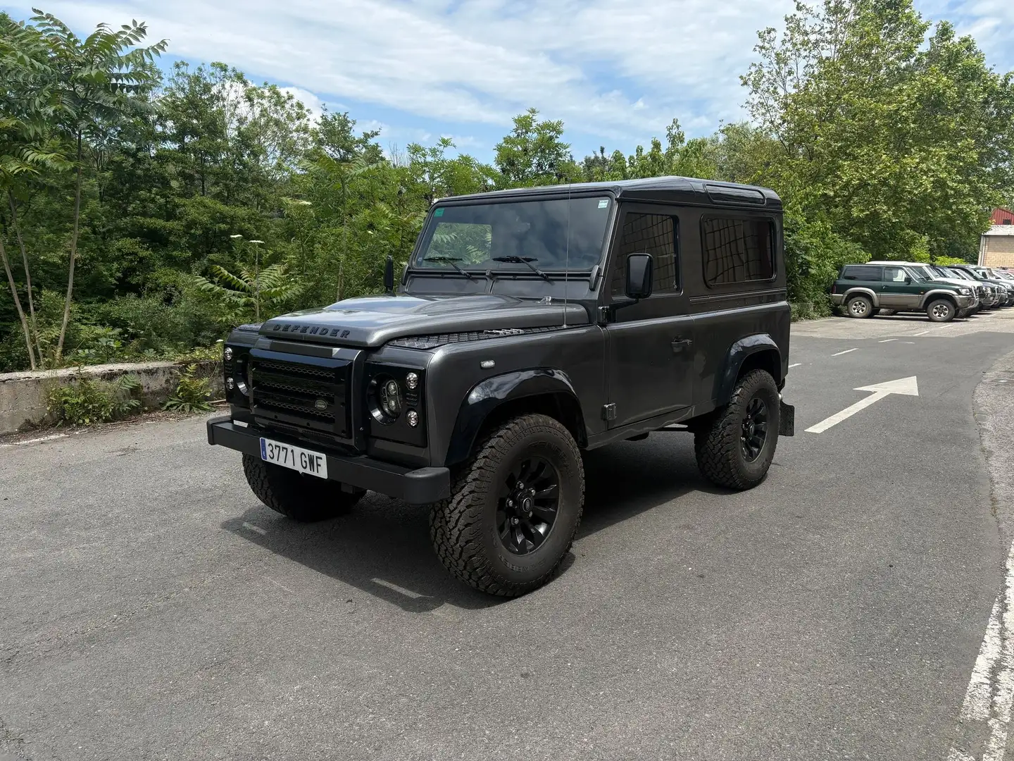 Land Rover Defender 90 SW S - 2