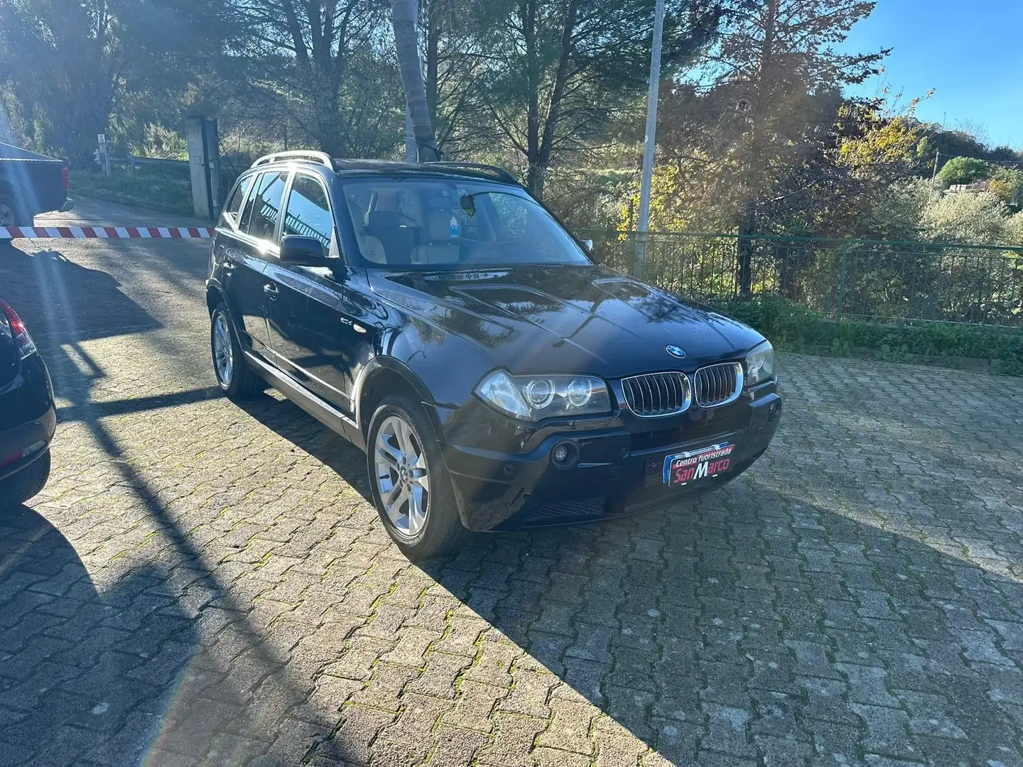 BMW X3 2.0d Futura Nero - 1