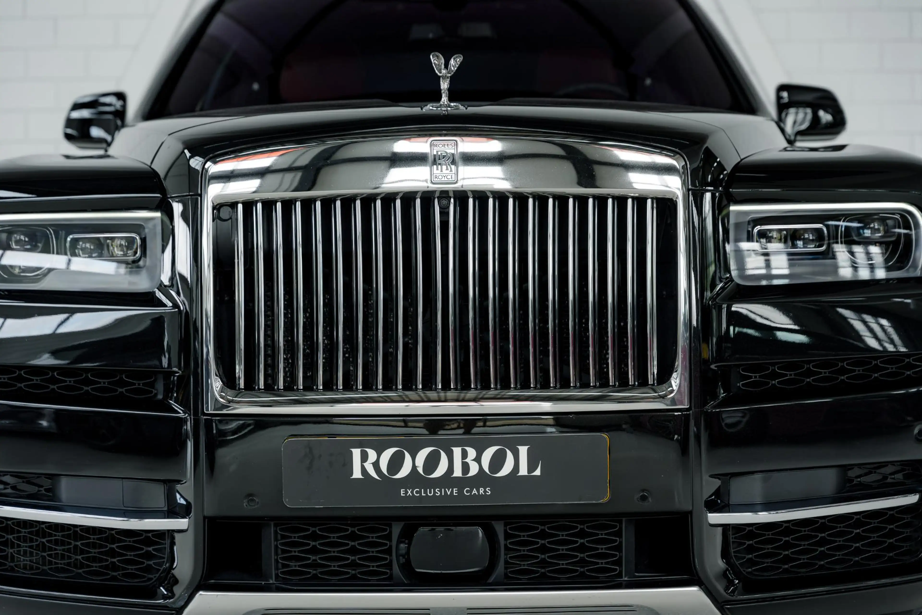 Rolls-Royce Cullinan | Bespoke | 4 Seats | Glass Partition | Theatre | — photo 20