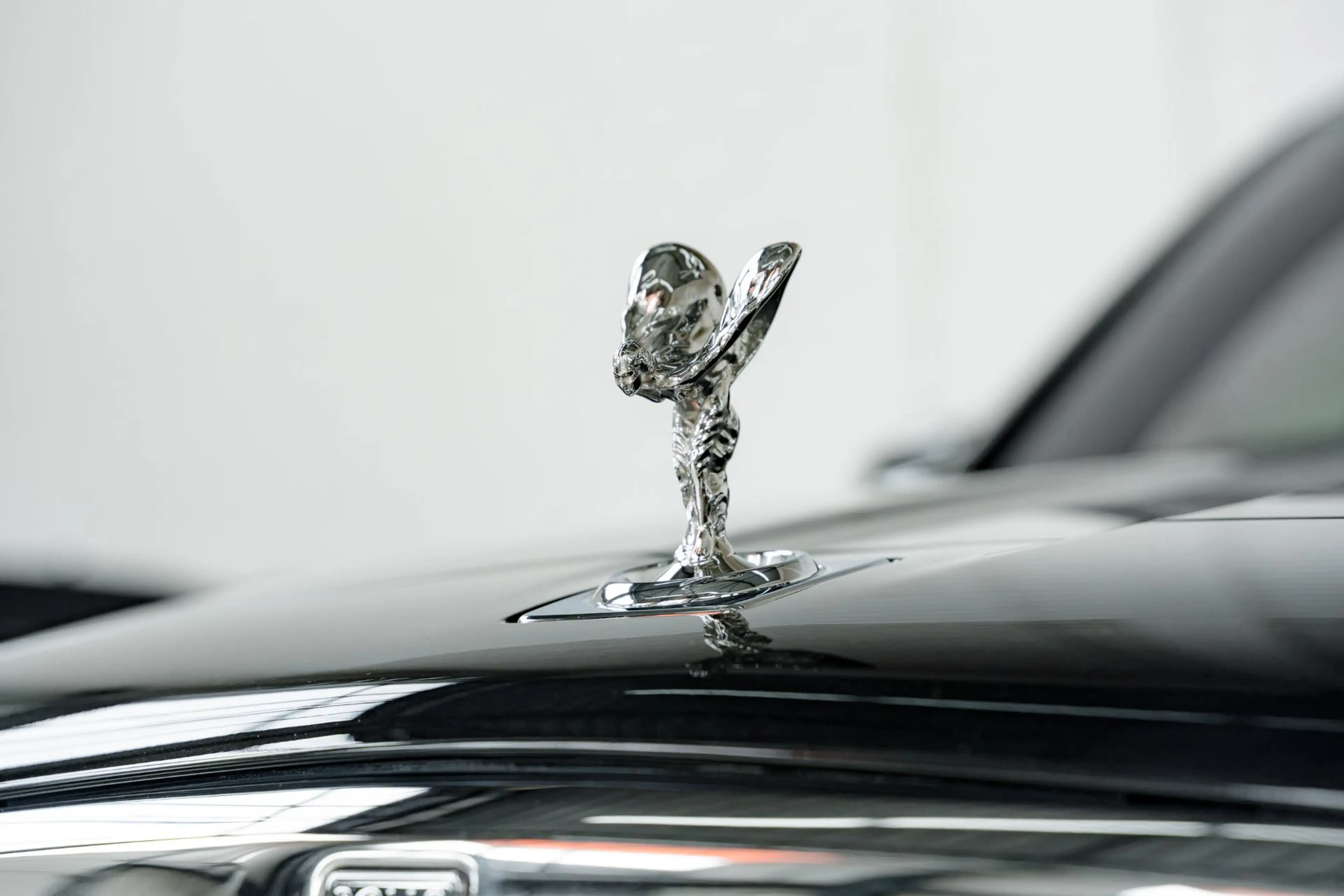 Rolls-Royce Cullinan | Bespoke | 4 Seats | Glass Partition | Theatre | — photo 28