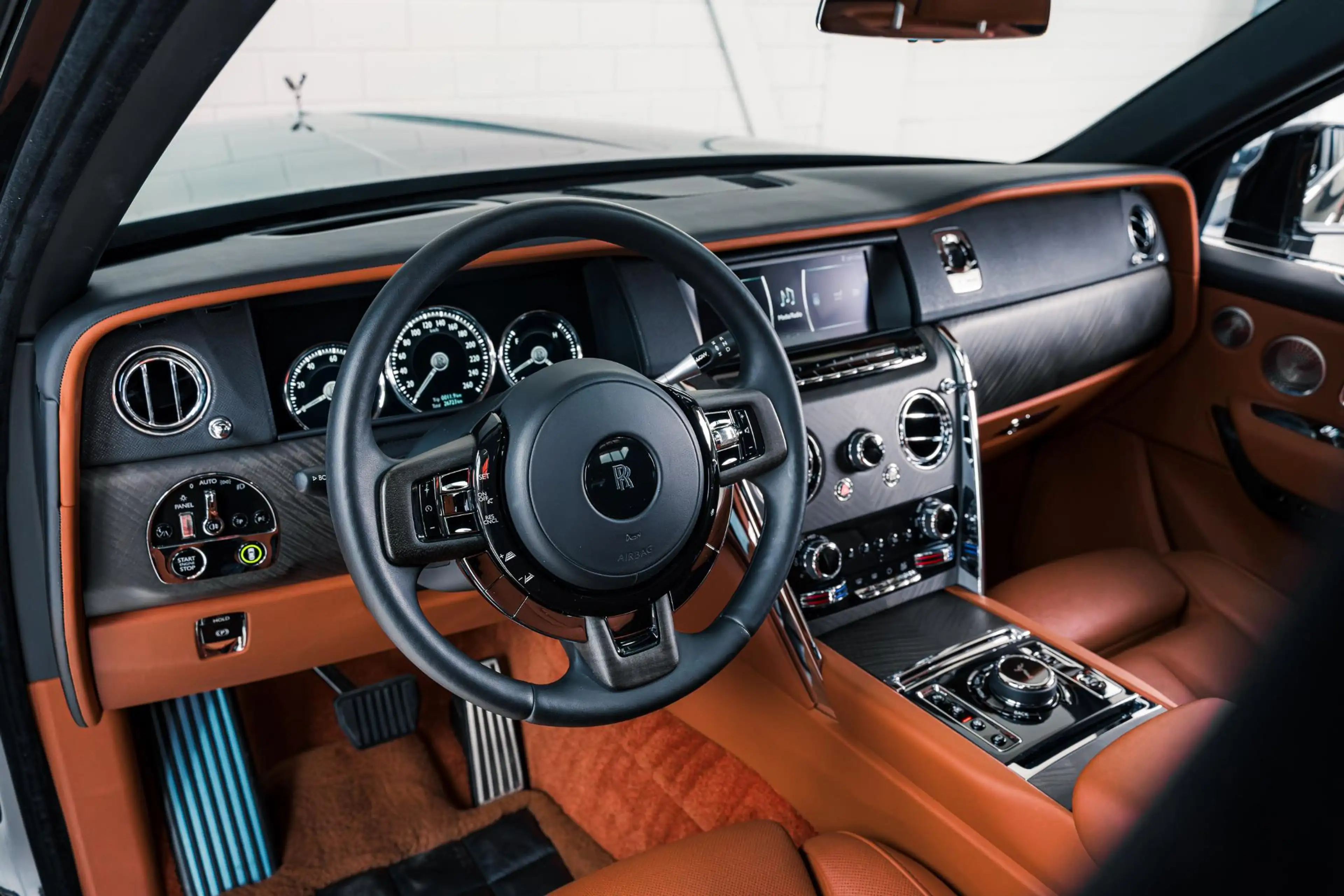 Rolls-Royce Cullinan | Bespoke | 4 Seats | Glass Partition | Theatre | — photo 41
