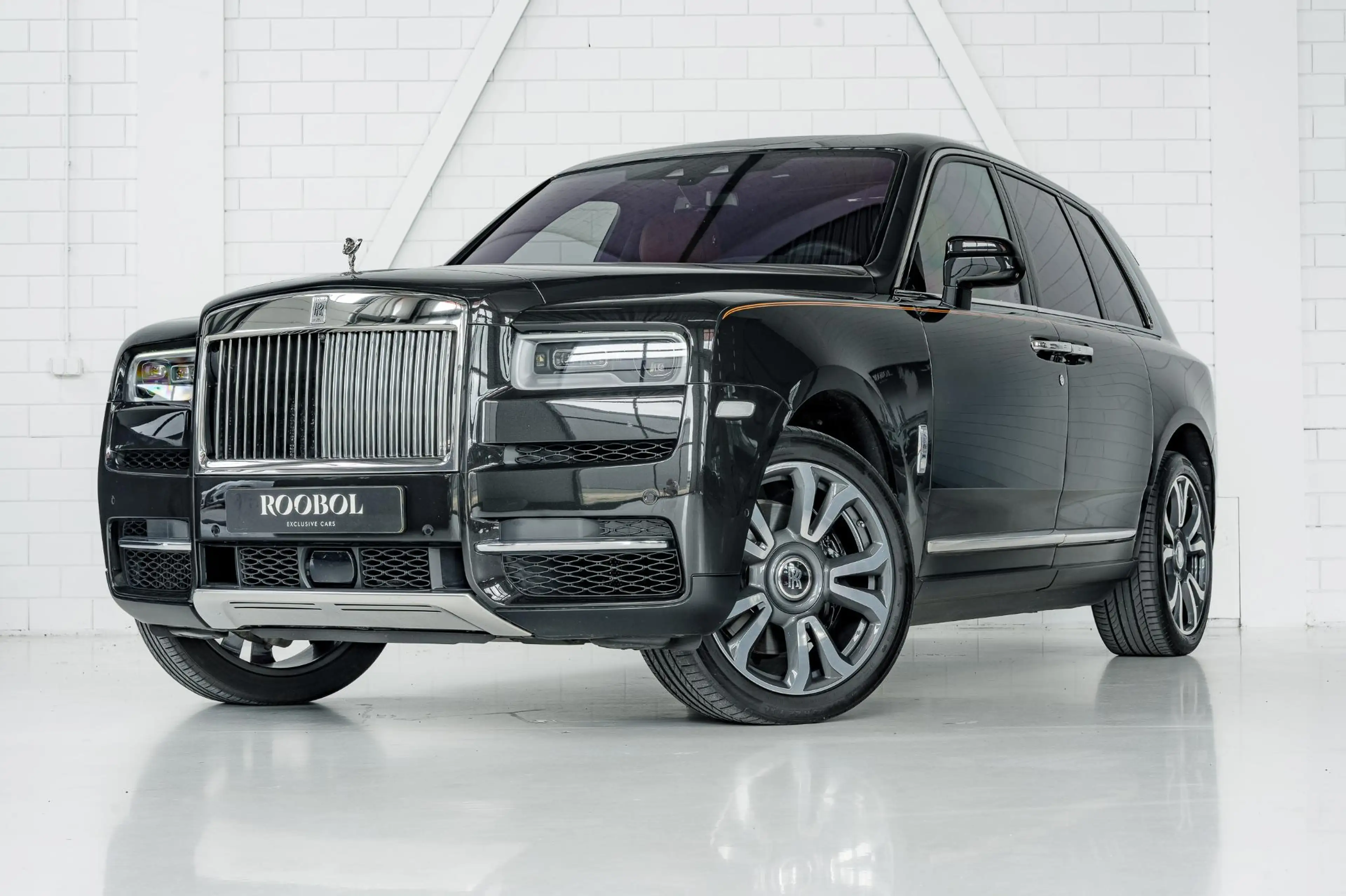 Rolls-Royce Cullinan | Bespoke | 4 Seats | Glass Partition | Theatre |