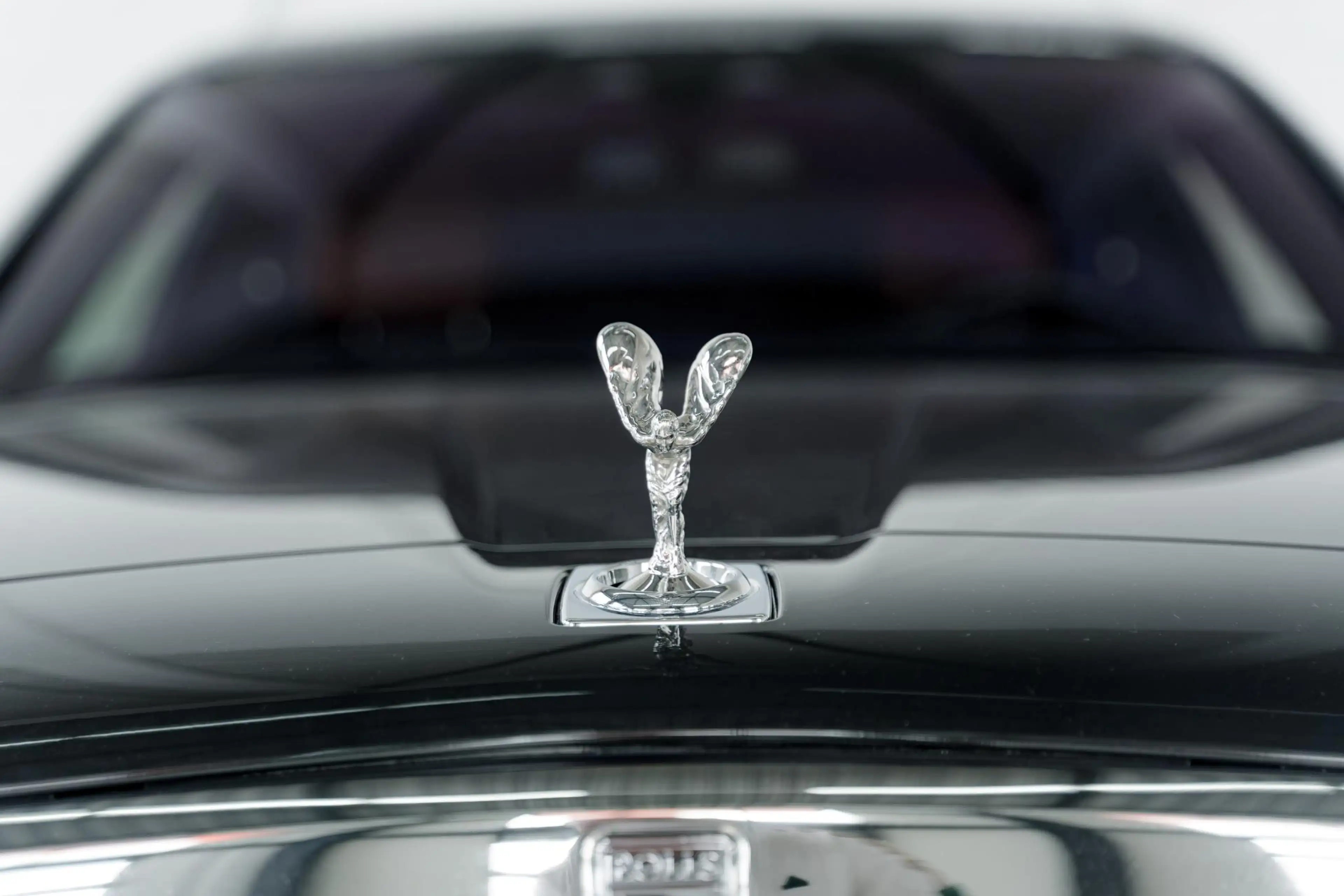 Rolls-Royce Cullinan | Bespoke | 4 Seats | Glass Partition | Theatre | — photo 26