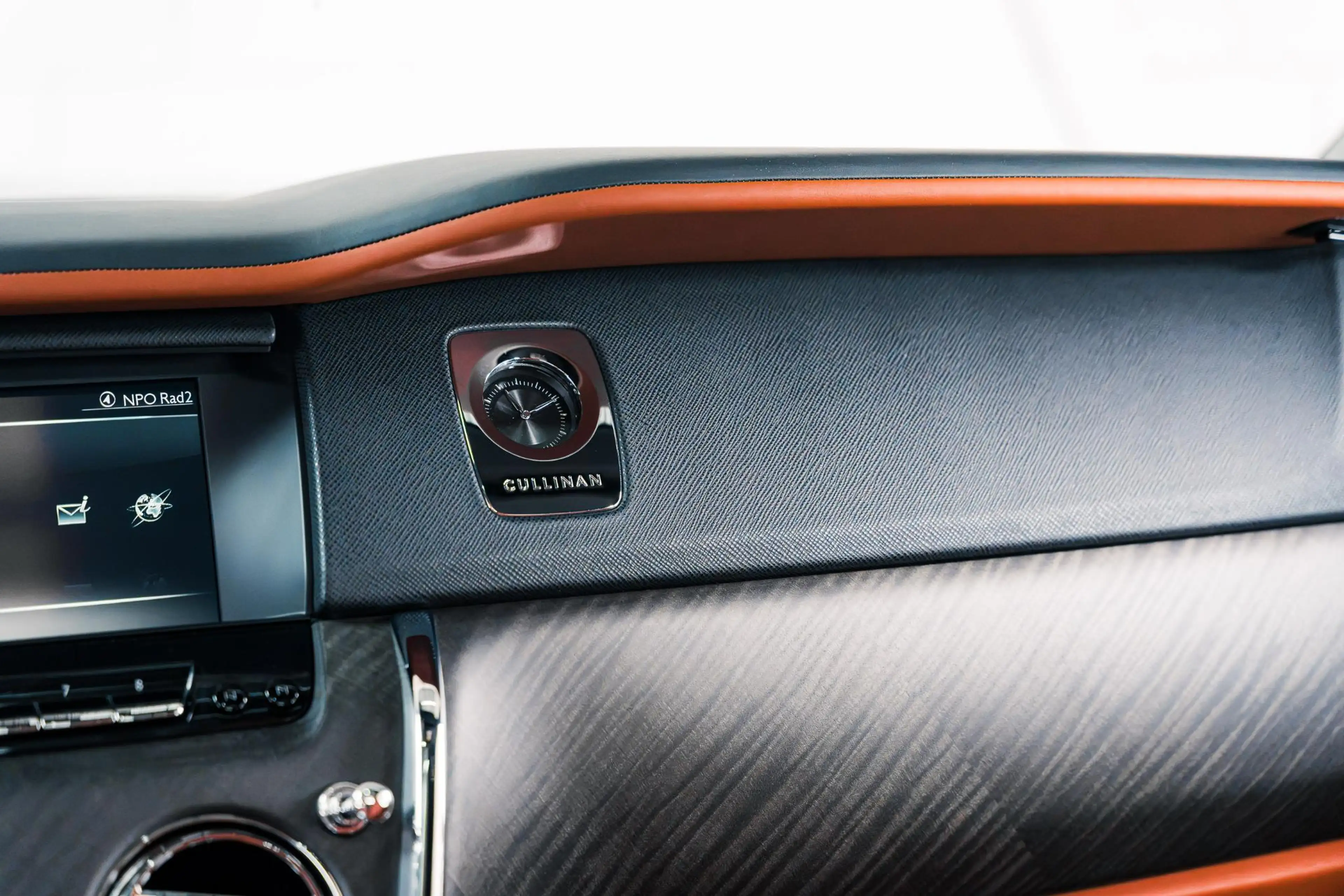 Rolls-Royce Cullinan | Bespoke | 4 Seats | Glass Partition | Theatre | — photo 40