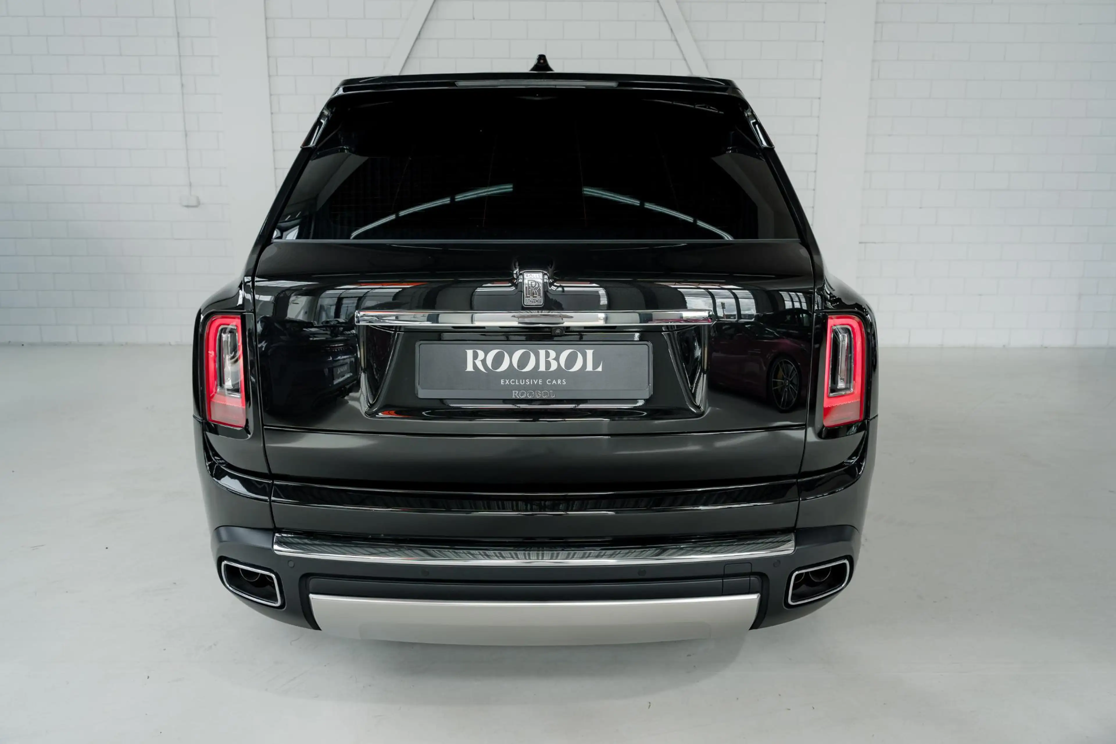 Rolls-Royce Cullinan | Bespoke | 4 Seats | Glass Partition | Theatre | — photo 5