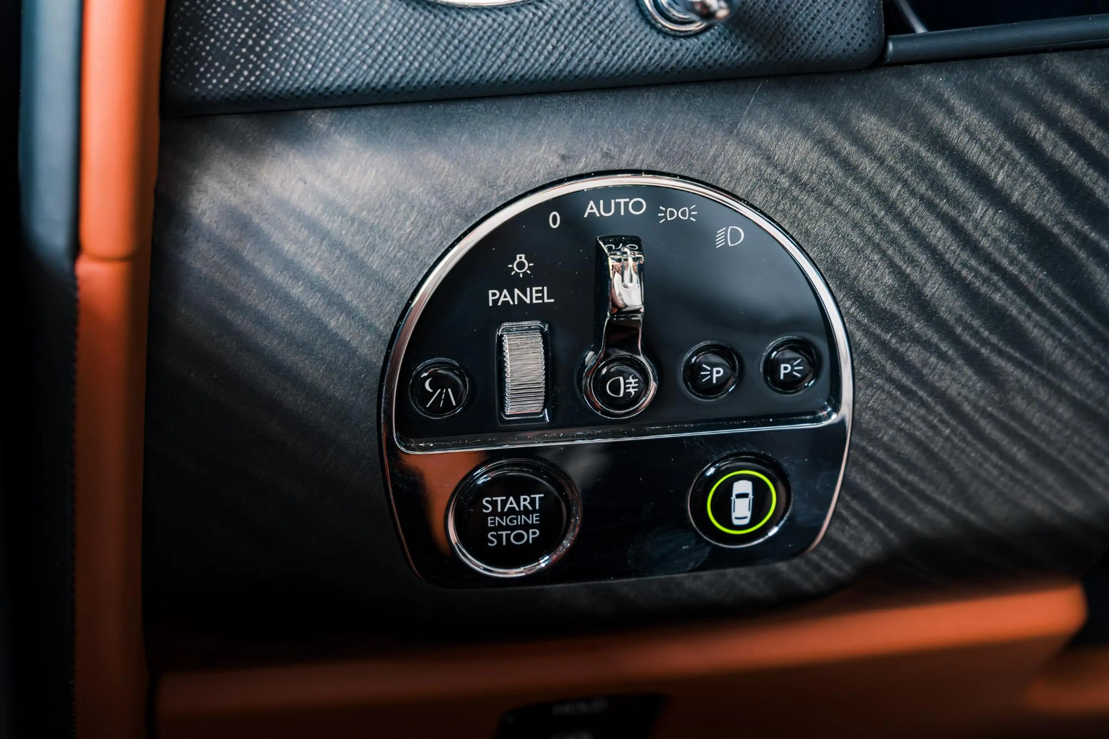 Rolls-Royce Cullinan | Bespoke | 4 Seats | Glass Partition | Theatre | — photo 42