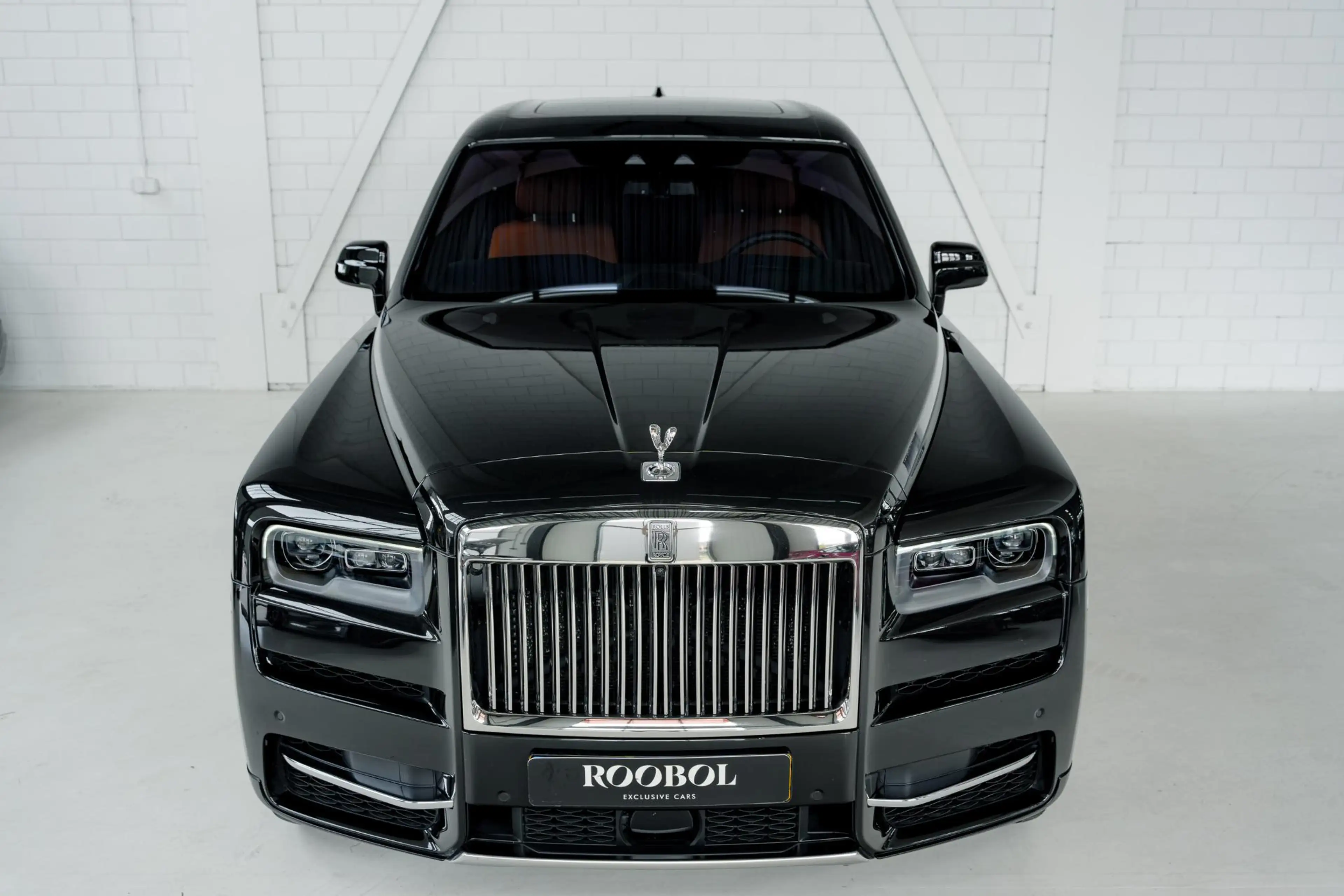 Rolls-Royce Cullinan | Bespoke | 4 Seats | Glass Partition | Theatre | — photo 21