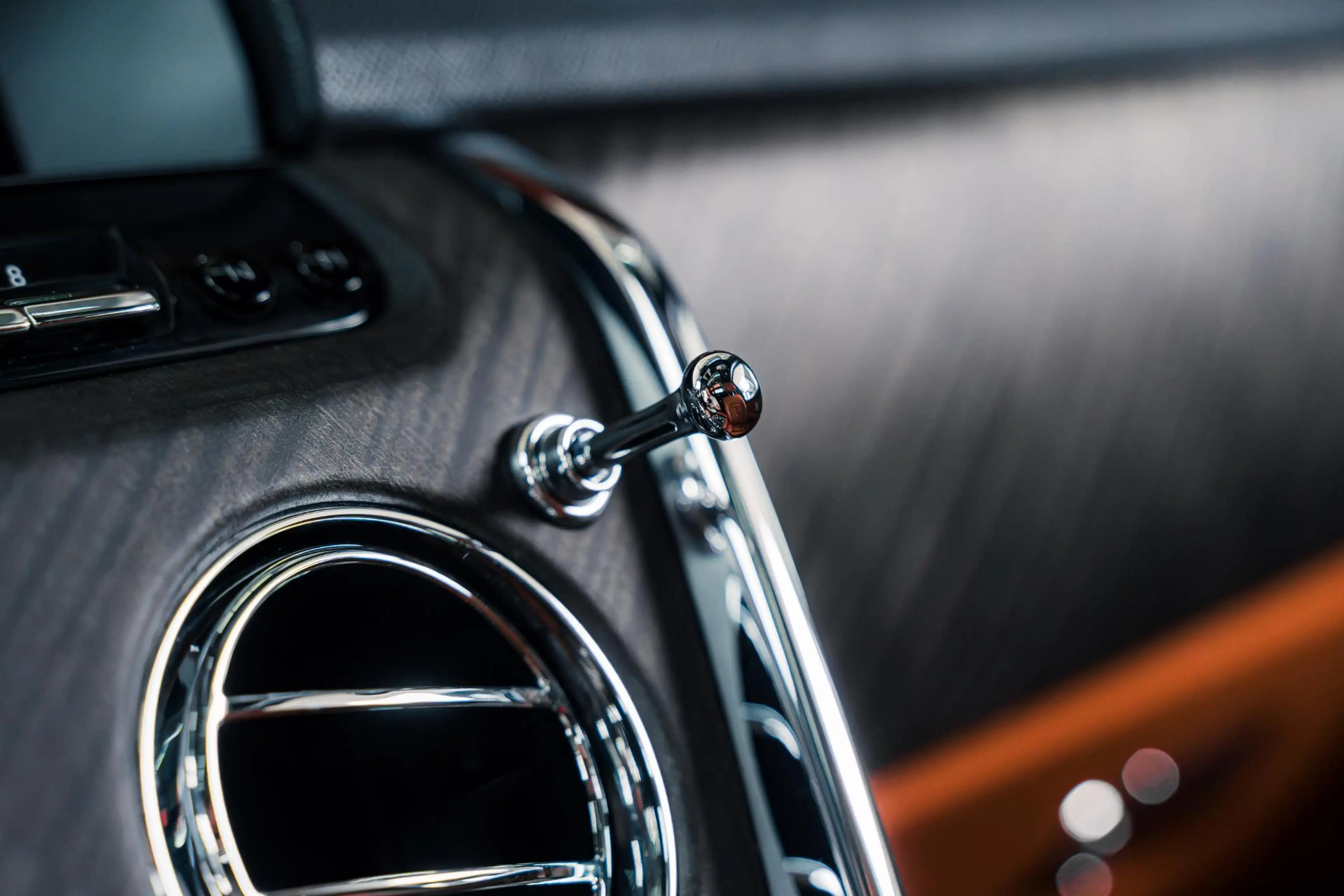 Rolls-Royce Cullinan | Bespoke | 4 Seats | Glass Partition | Theatre | — photo 47