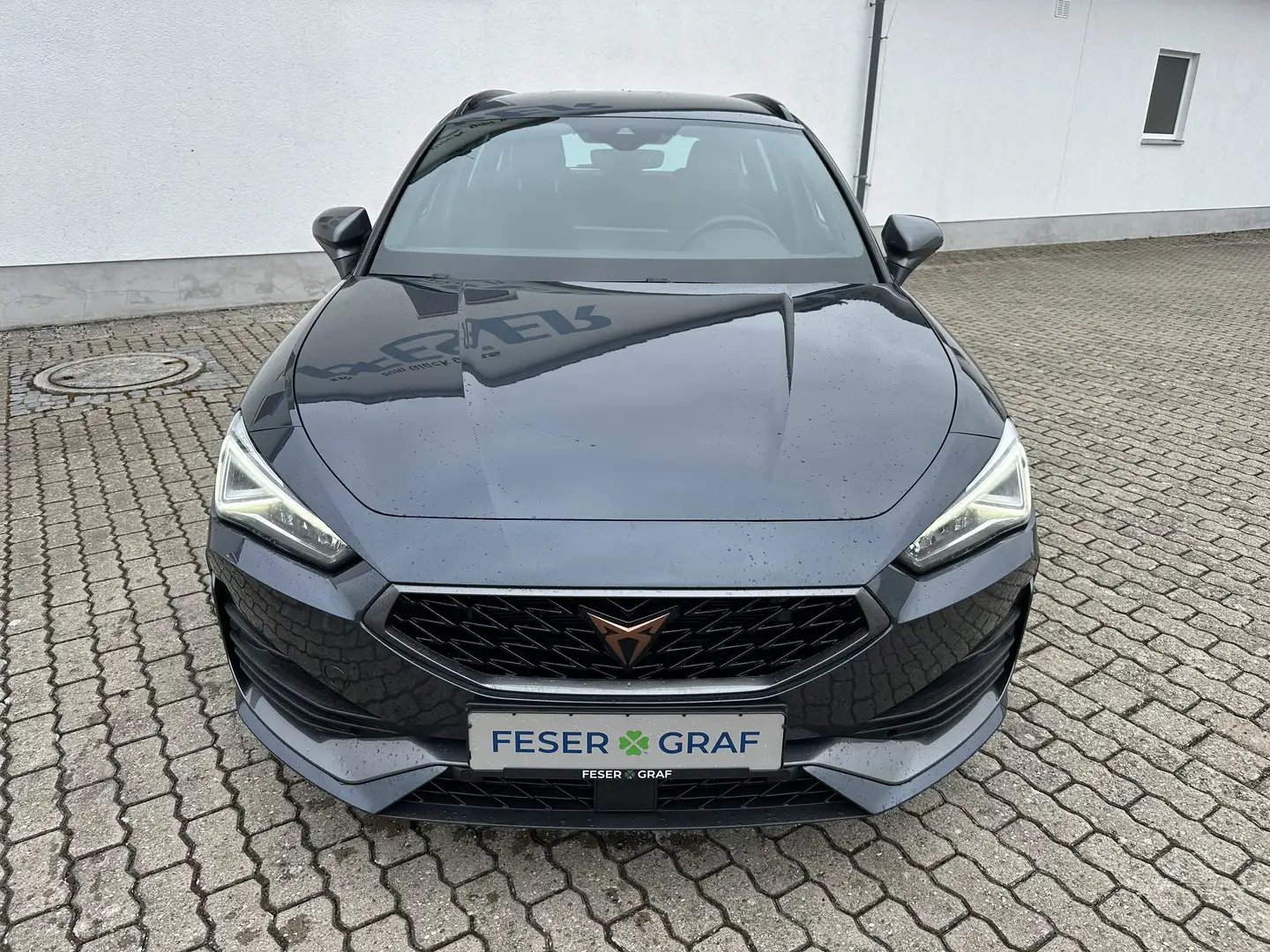 CUPRA Leon Sportstourer 2.0 TSI DSG FaPa-L KAMERA LED Grau - 2