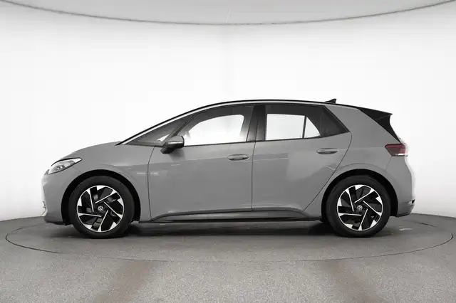 Volkswagen ID.3 view 3
