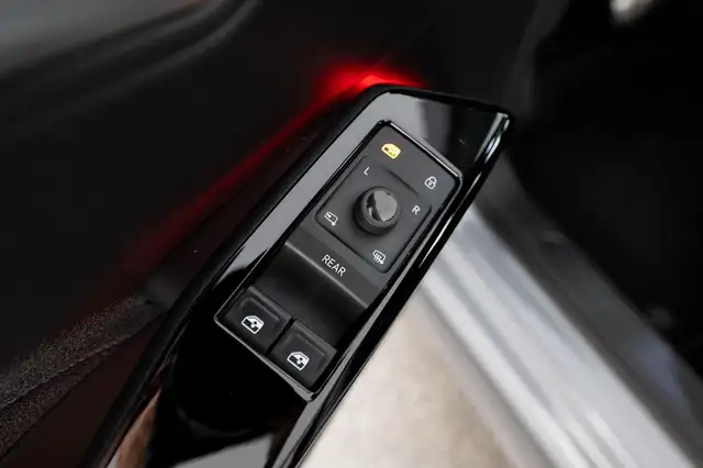 Volkswagen ID.3 view 11