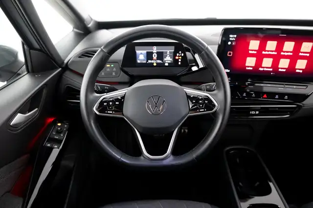 Volkswagen ID.3 view 6