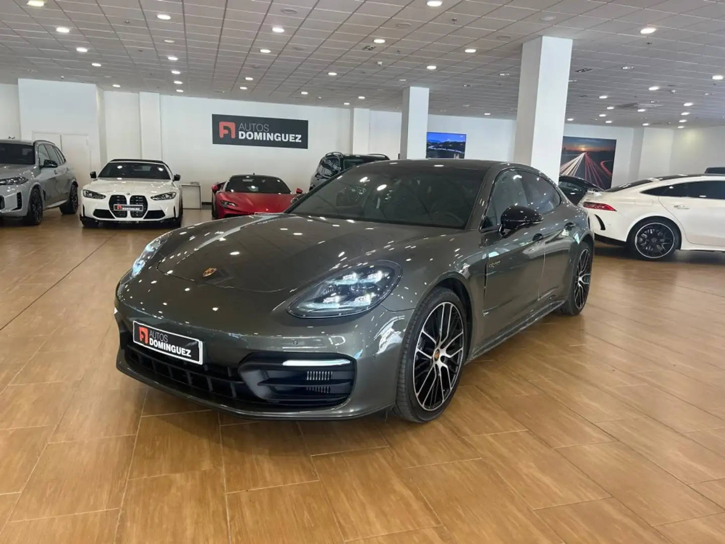 Porsche Panamera 4 E-Hybrid Platinum Edition Aut. Grijs - 1