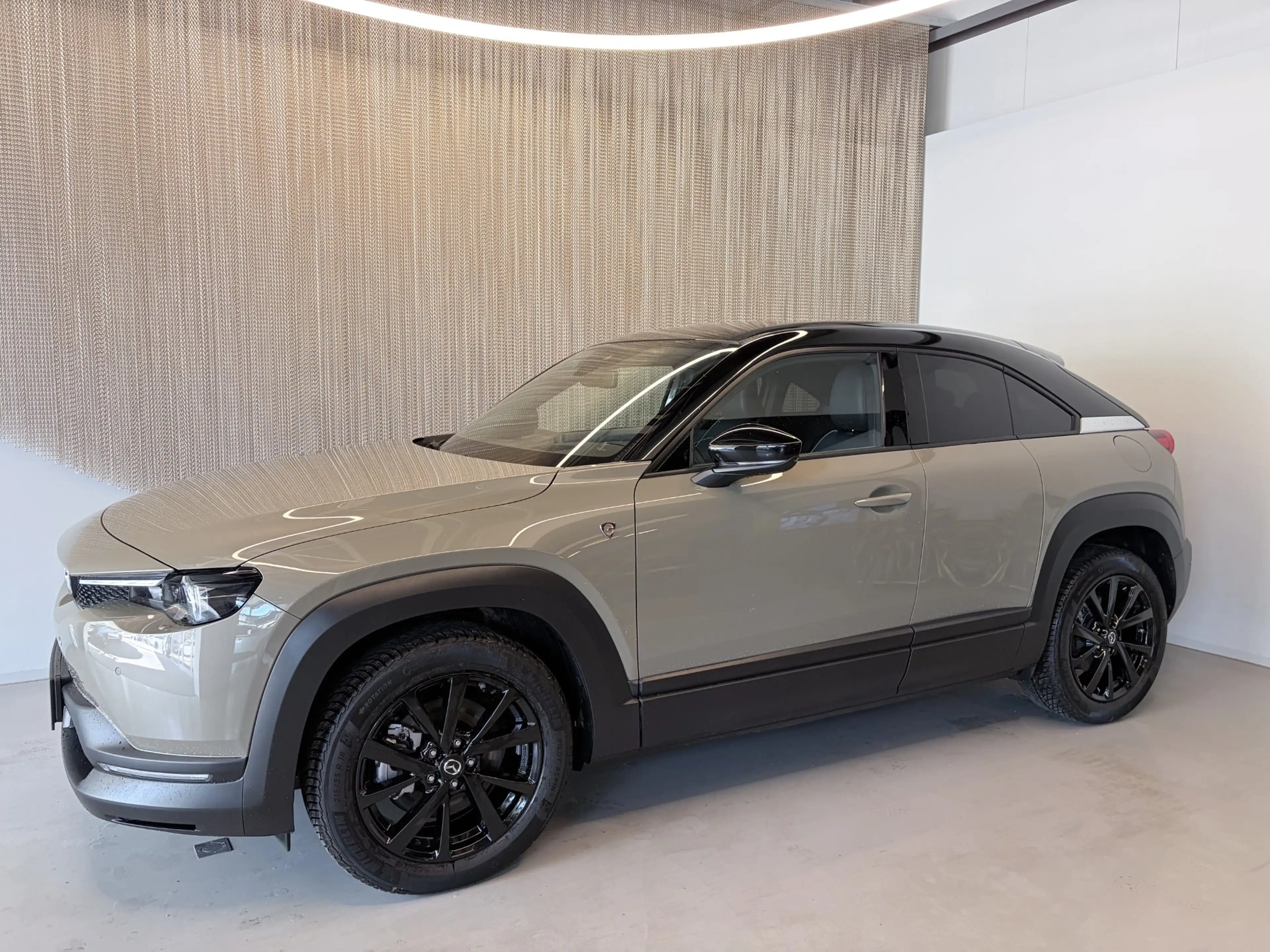 Mazda MX-30 e-SKYACTIV R-EV MAKOTO Urban Expression — photo 3