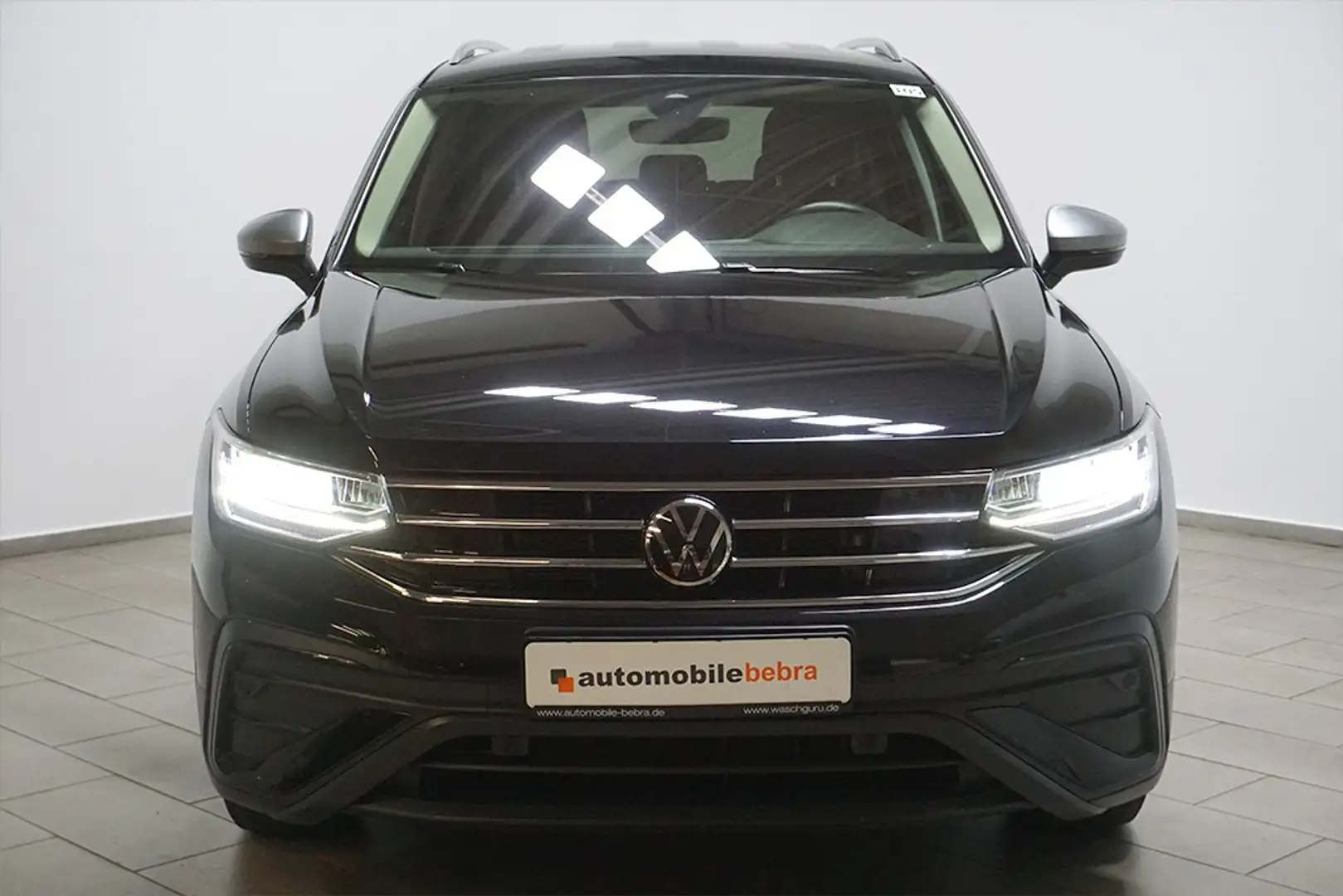 Volkswagen Tiguan Allspace 2.0TDI DSG Move 4M 7-Sitzer AHK Schwarz - 2