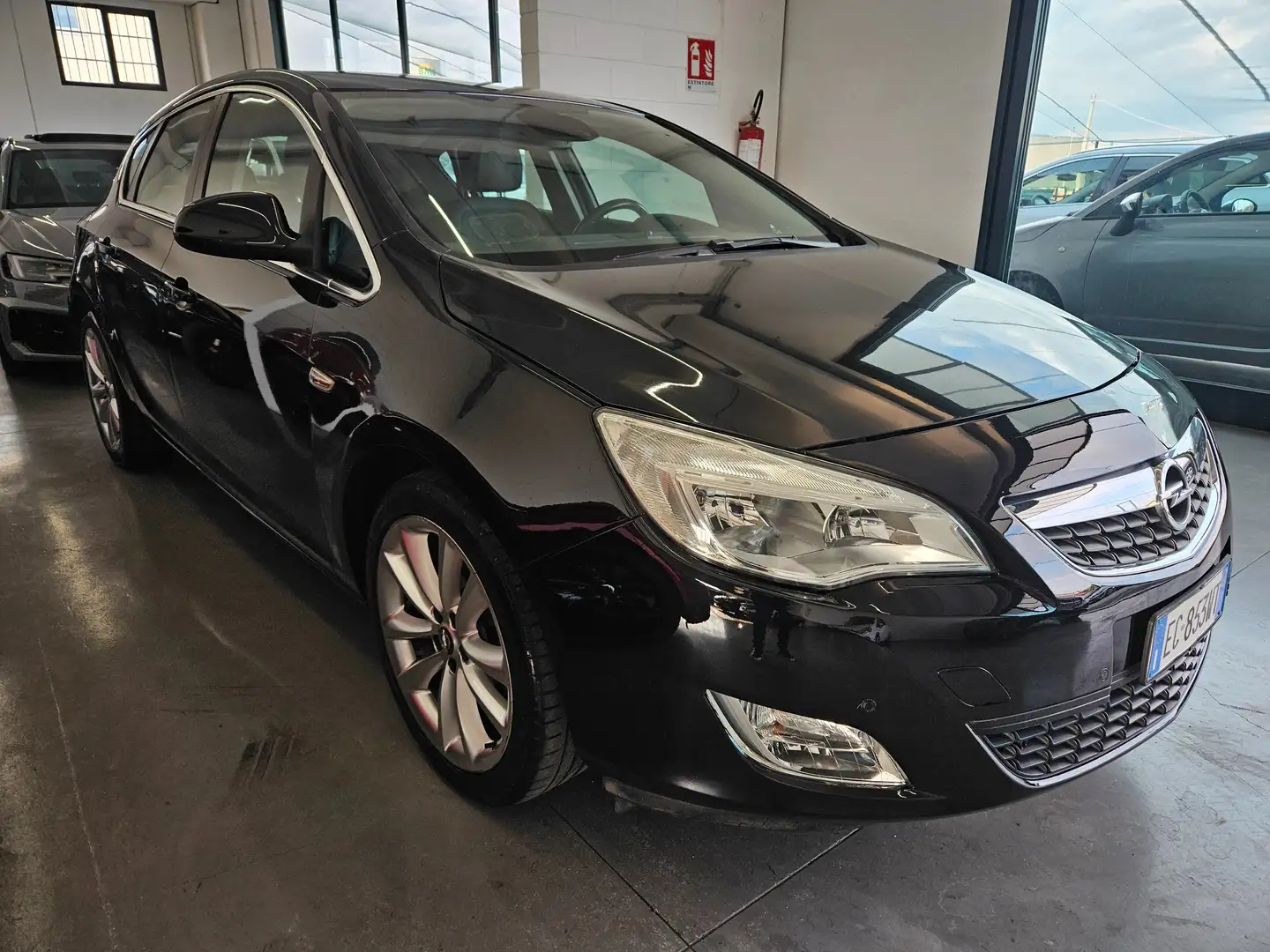 Opel Astra Astra IV 2010 5p 1.4 t Elective 140cv Nero - 1