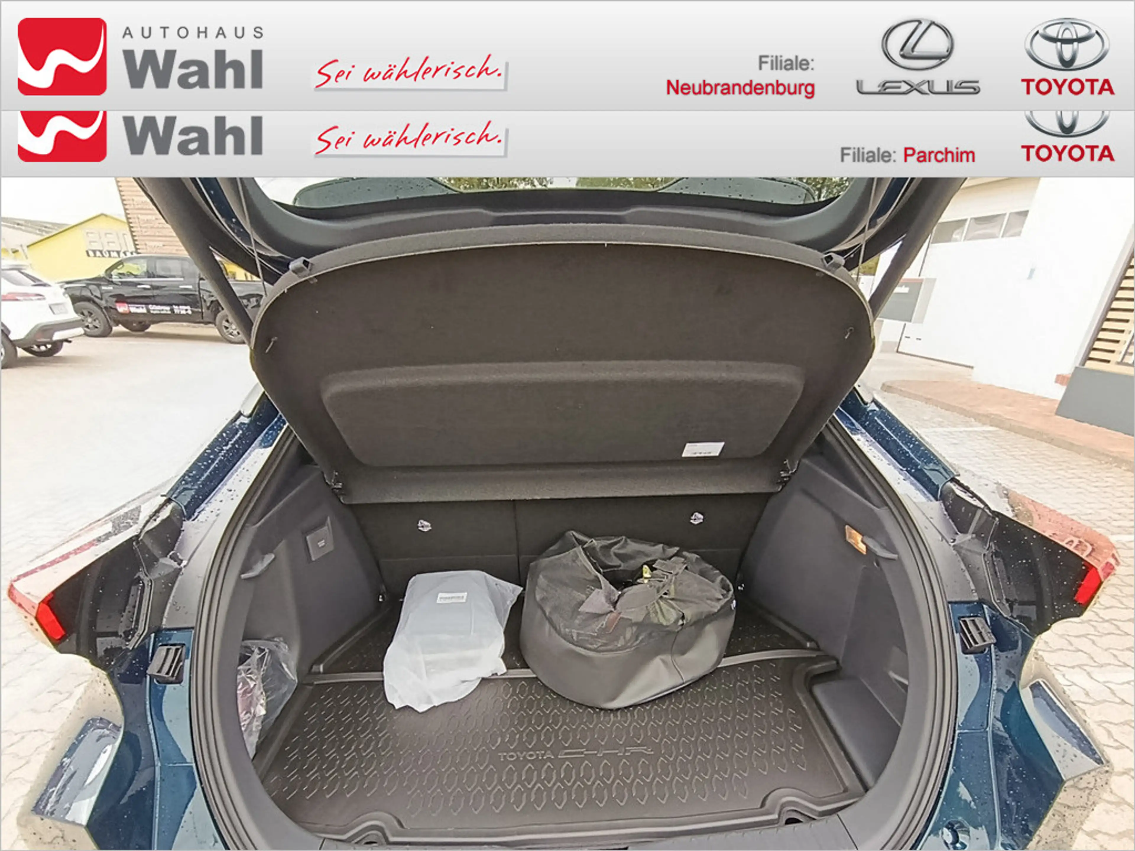 Toyota C-HR 1.8 Hybrid FWD Teamplayer — photo 12