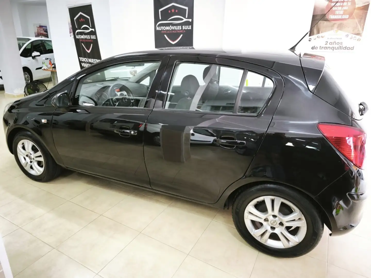 Opel Corsa 1.2 Cosmo Negro - 2