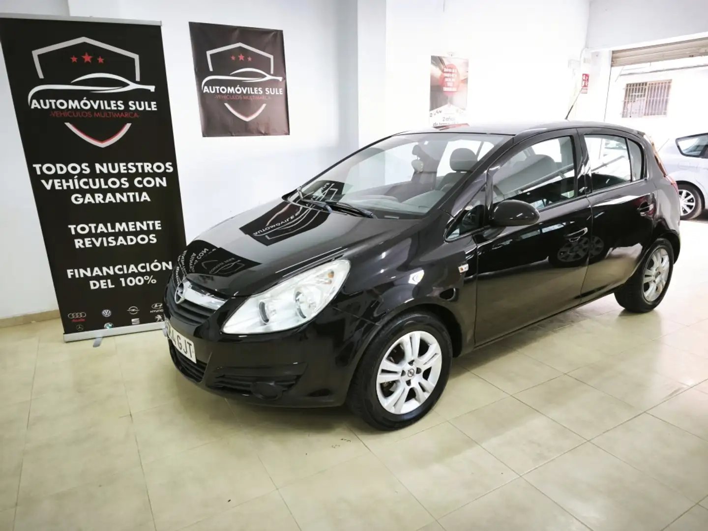 Opel Corsa 1.2 Cosmo Negro - 1