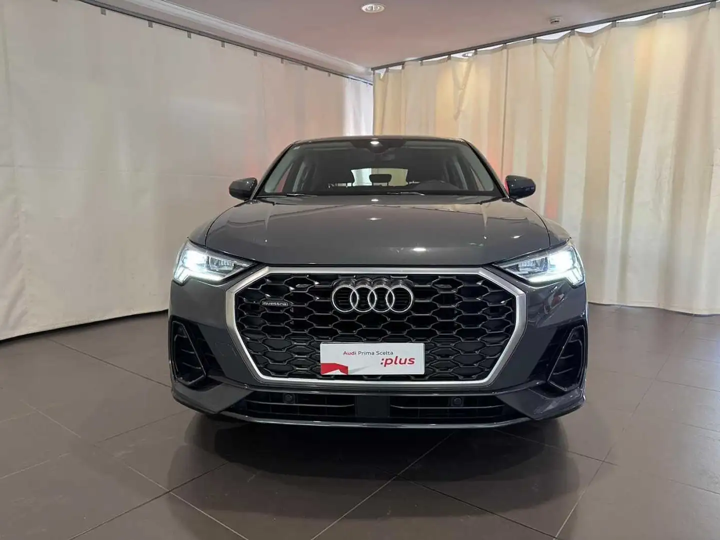 Audi Q3 2ª serie SPB 40 TDI quattro S tronic Business Plus Grau - 2