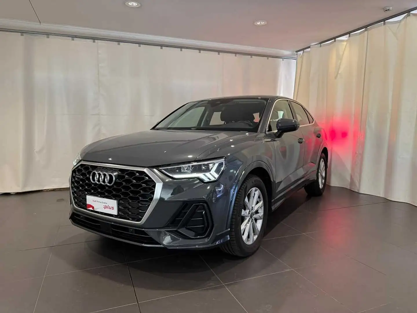 Audi Q3 2ª serie SPB 40 TDI quattro S tronic Business Plus Grau - 1