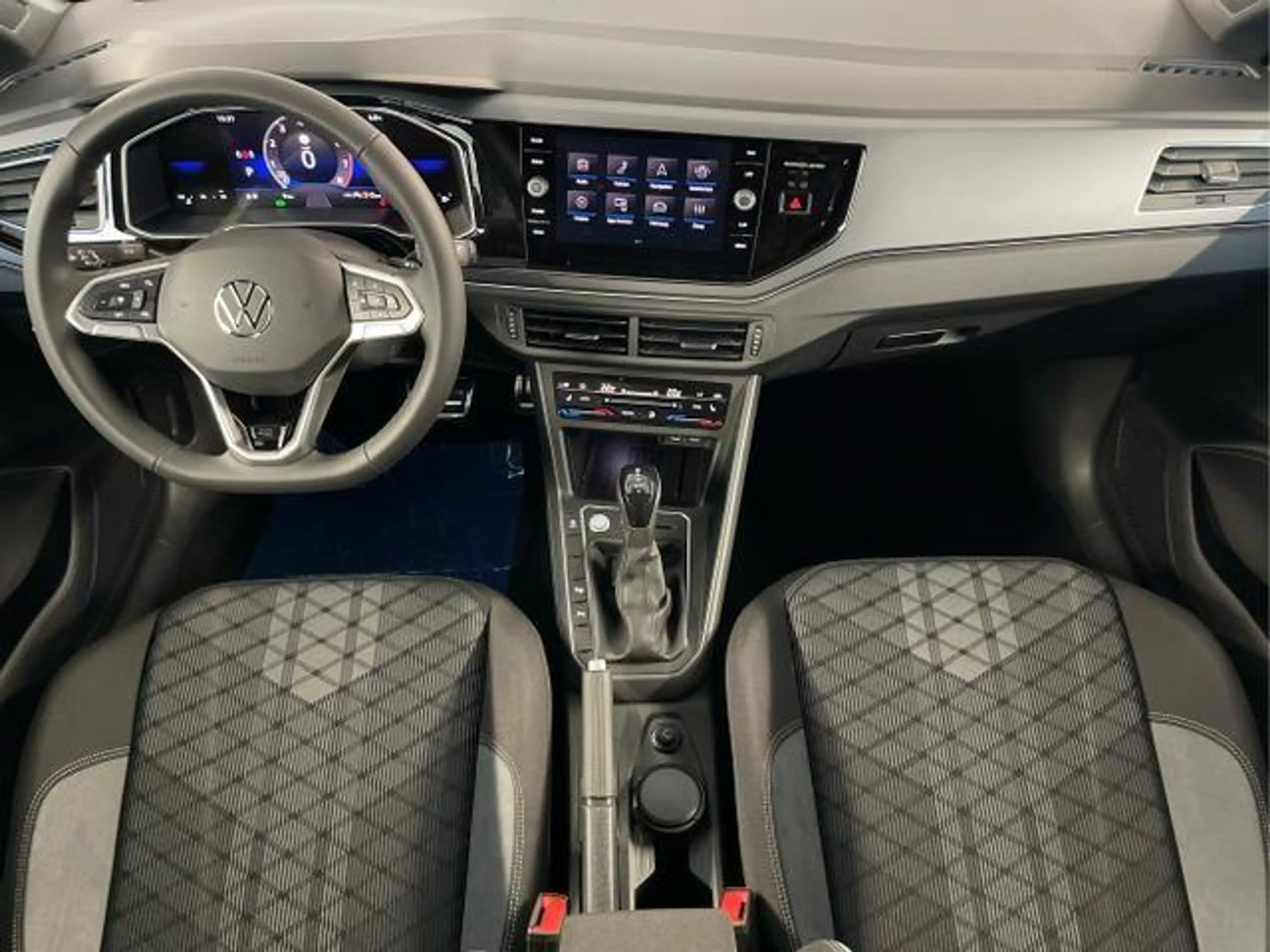 Volkswagen Taigo R-Line 150PS DSG GV5+AHK+Matrix+ACC+IQ.Drive+Black — photo 6
