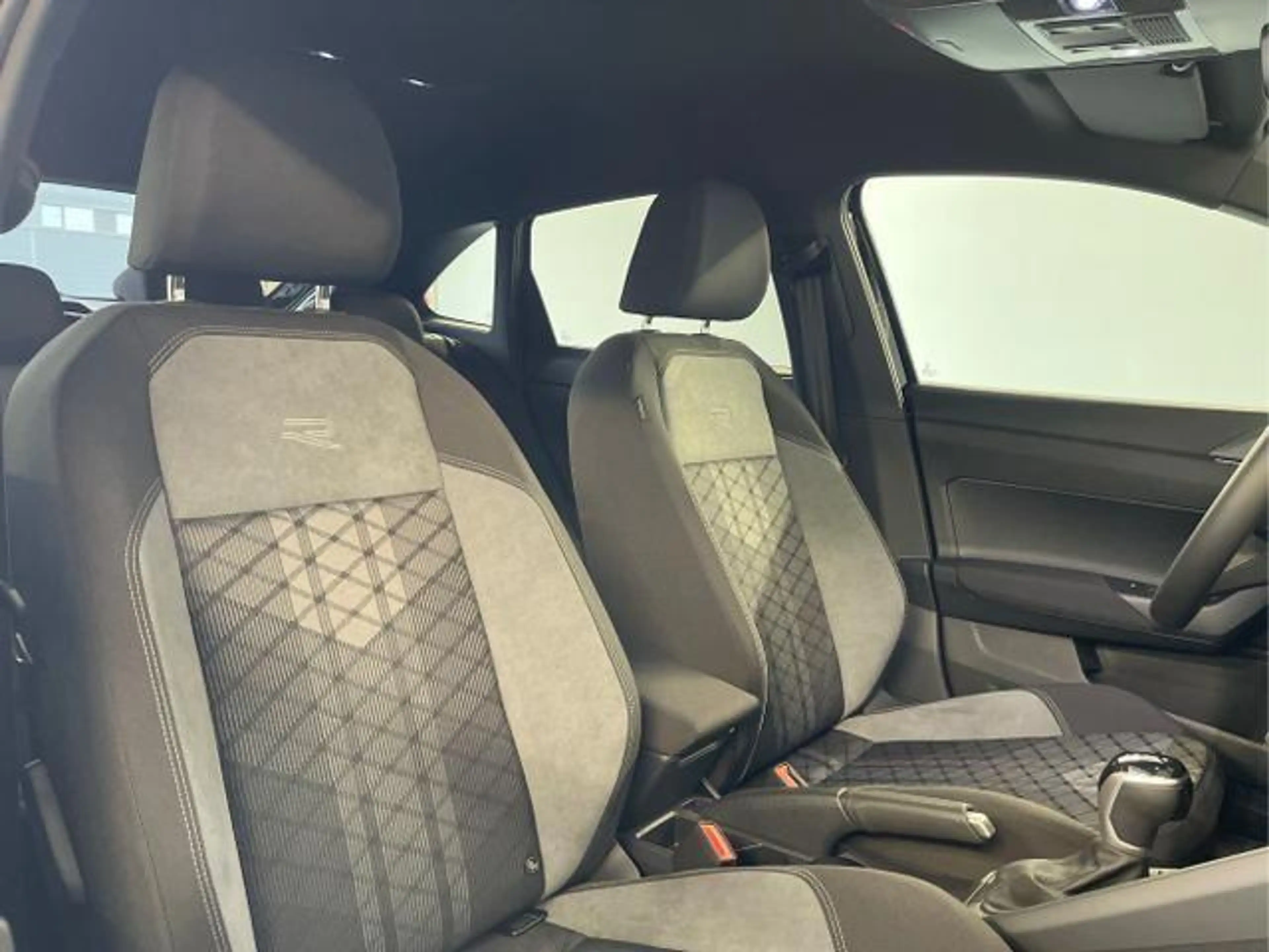 Volkswagen Taigo R-Line 150PS DSG GV5+AHK+Matrix+ACC+IQ.Drive+Black — photo 13