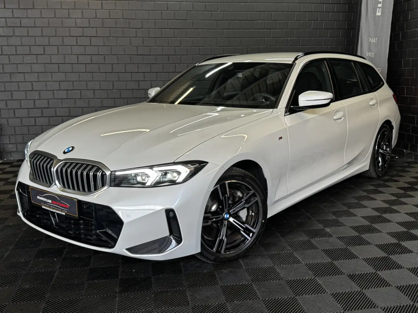 BMW 330 330iA xDrive M-Sport Touring 245CV*Hayon*ACC*Siège Blanc - 1