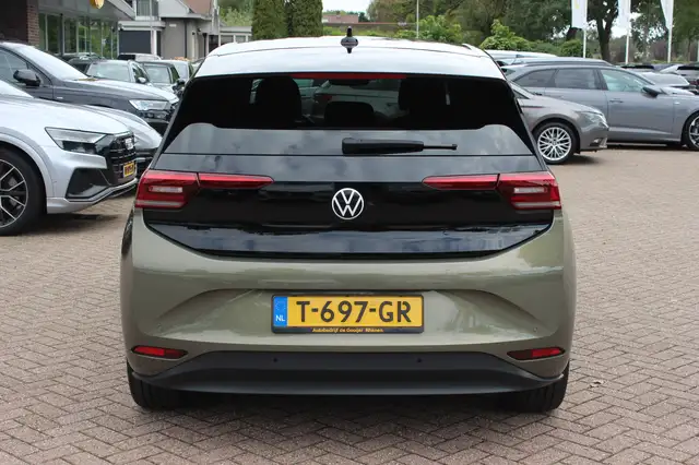 Volkswagen ID.3 view 16