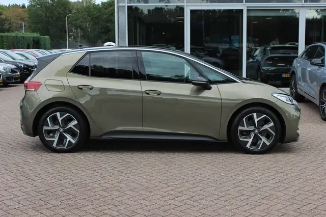 Volkswagen ID.3 view 6