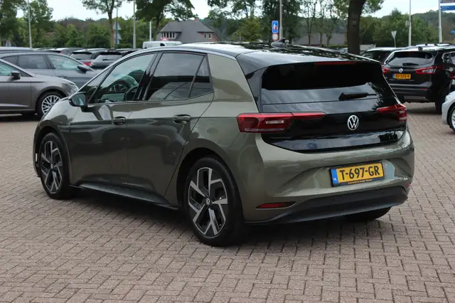 Volkswagen ID.3 view 4