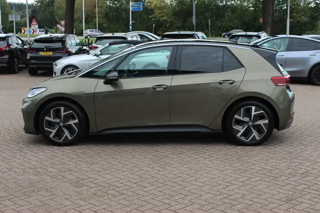 Volkswagen ID.3 view 8